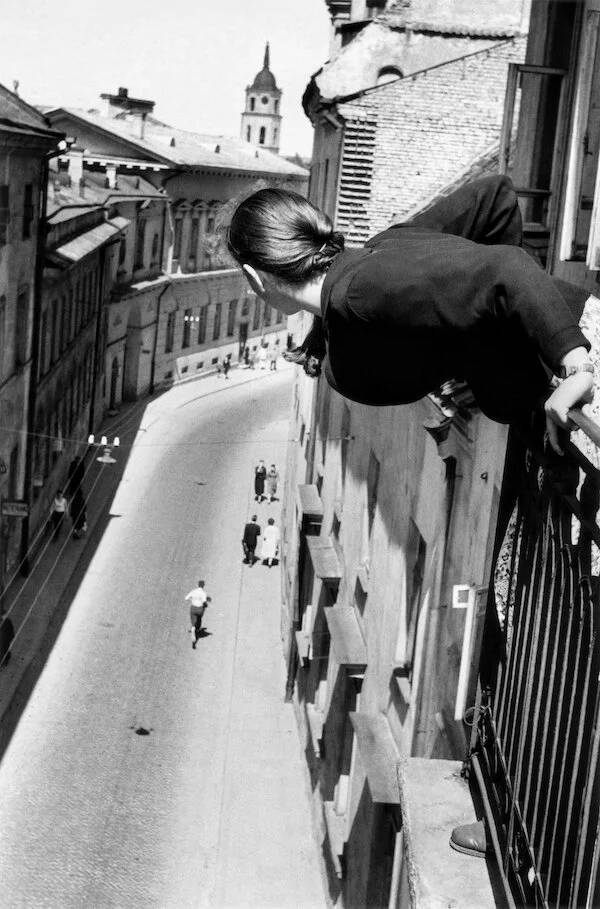 Marathon in Universtitates Street, Vilnius, 1959 web.jpeg