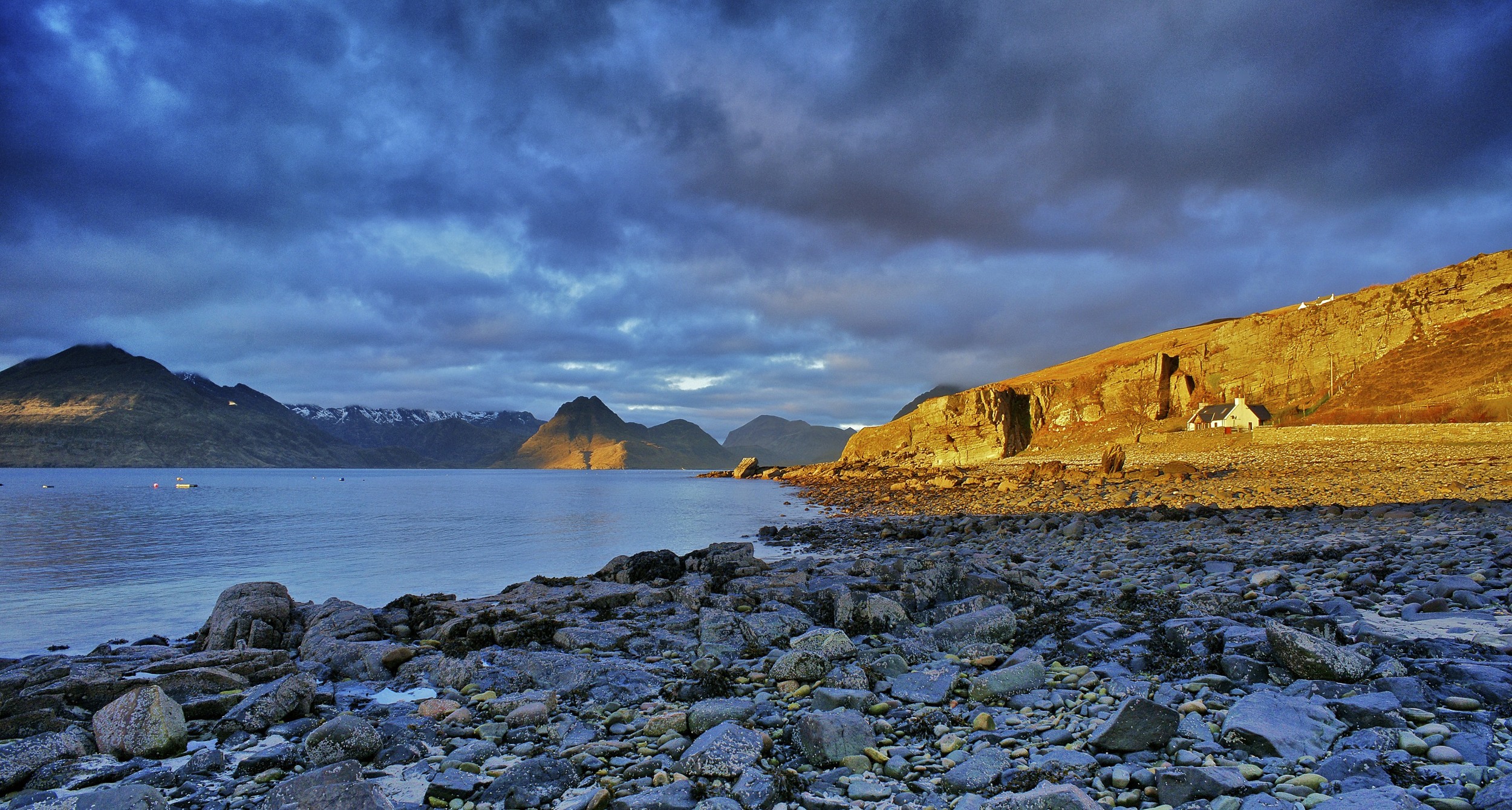    Elgol, Skye A-900 Minolta 20mm f2.8   