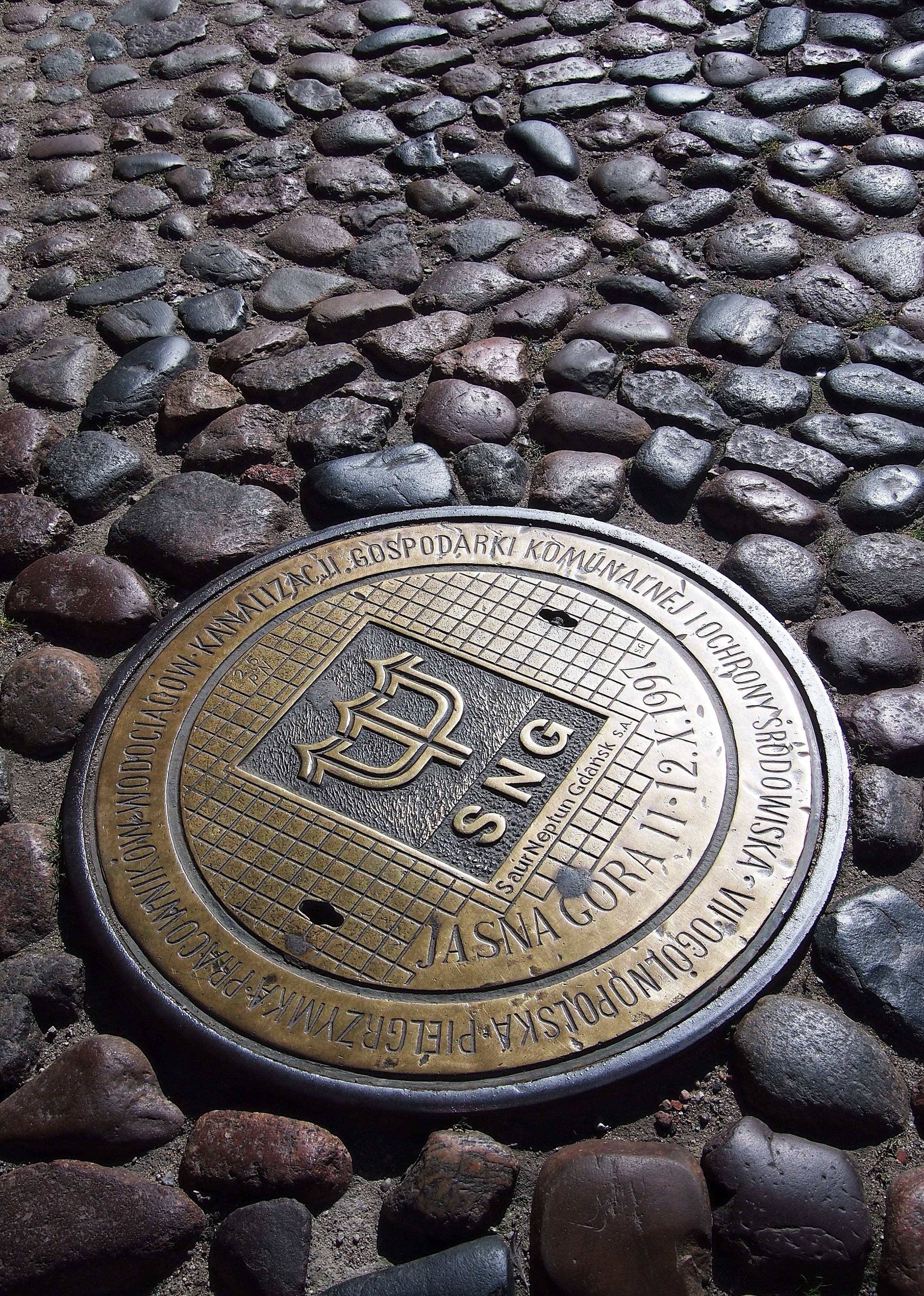    Gdańsk  : Public Works Pilgrimage Plaque (manhole cover)   