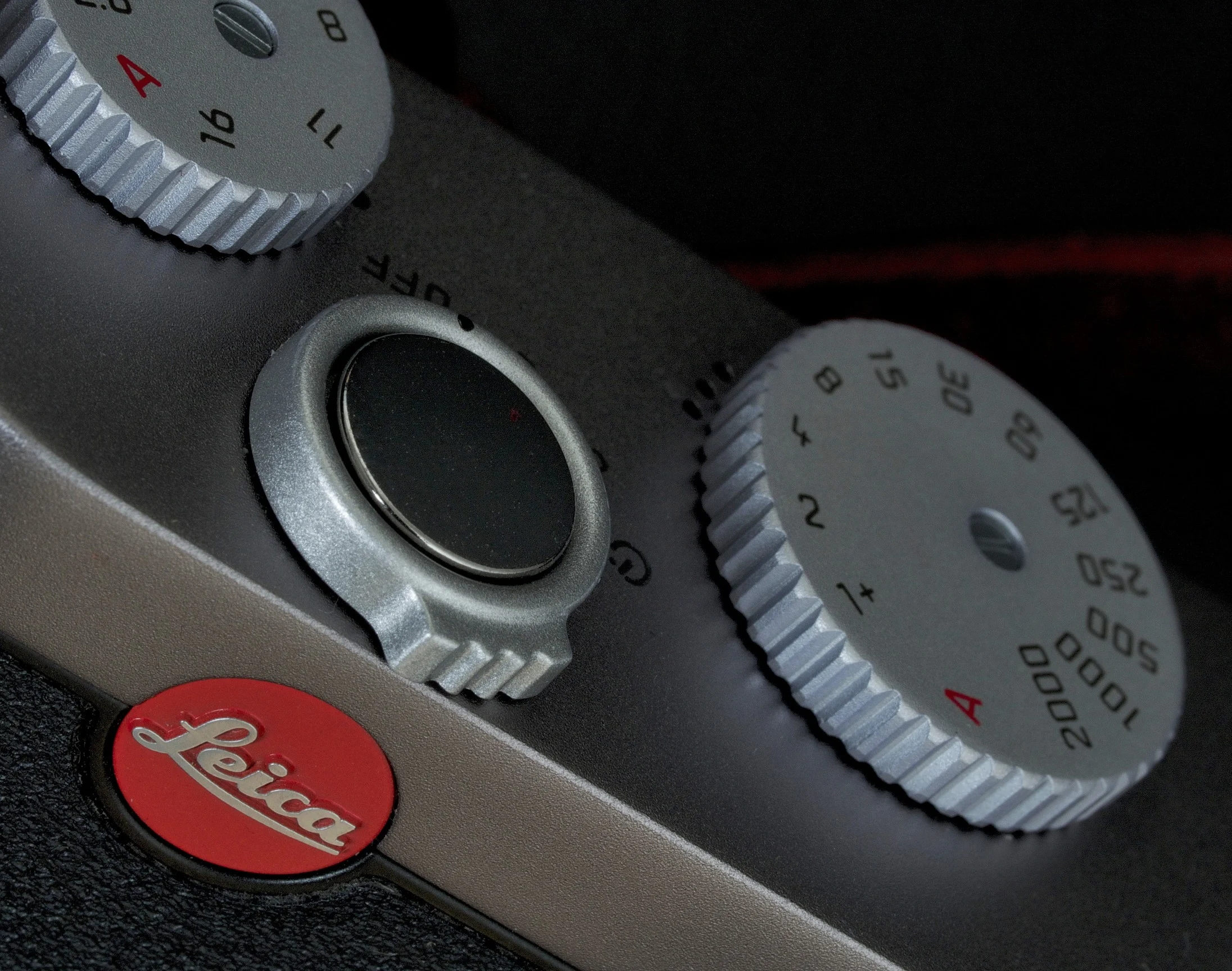 Left to right: Aperture dial, power switch-cum-shutter release with drive options, Speed dial