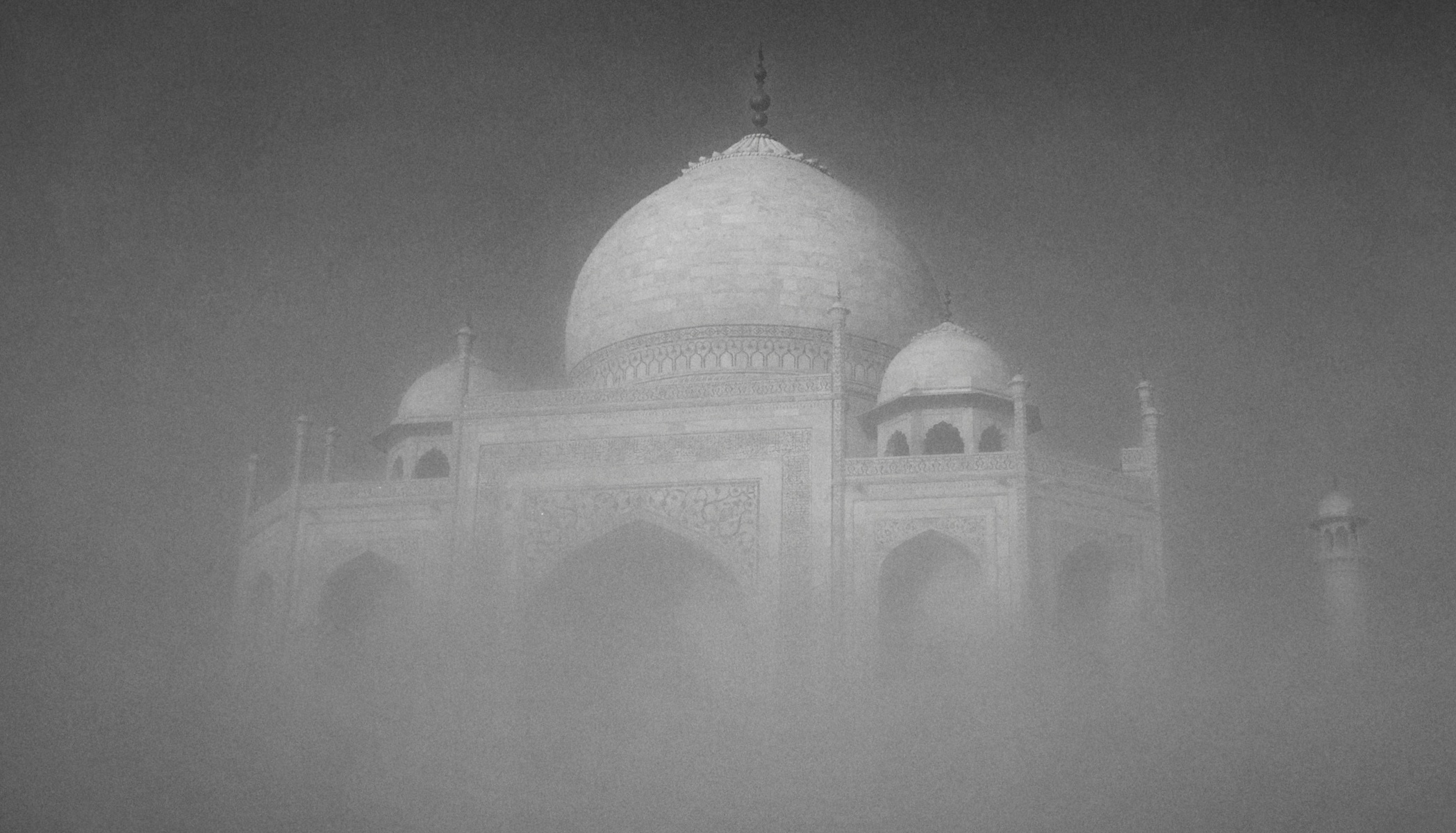 Taj Mahal Day2 35B&W.jpg