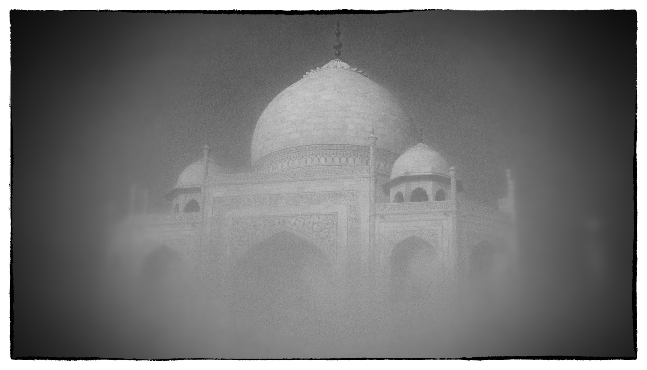 Taj Mahal Day2 35B&W.jpg