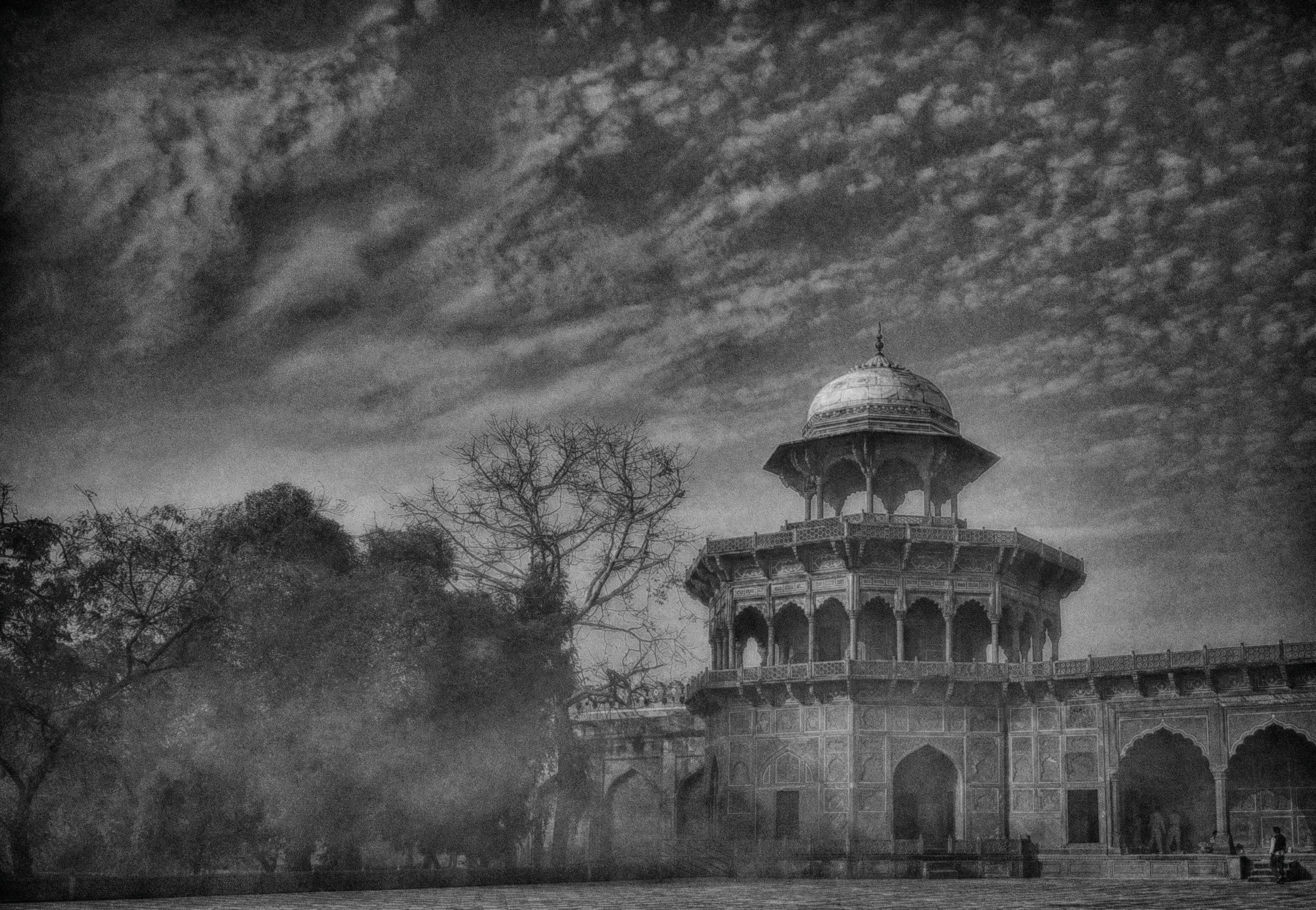 Taj Mahal Day2 Mosque HDR.jpg