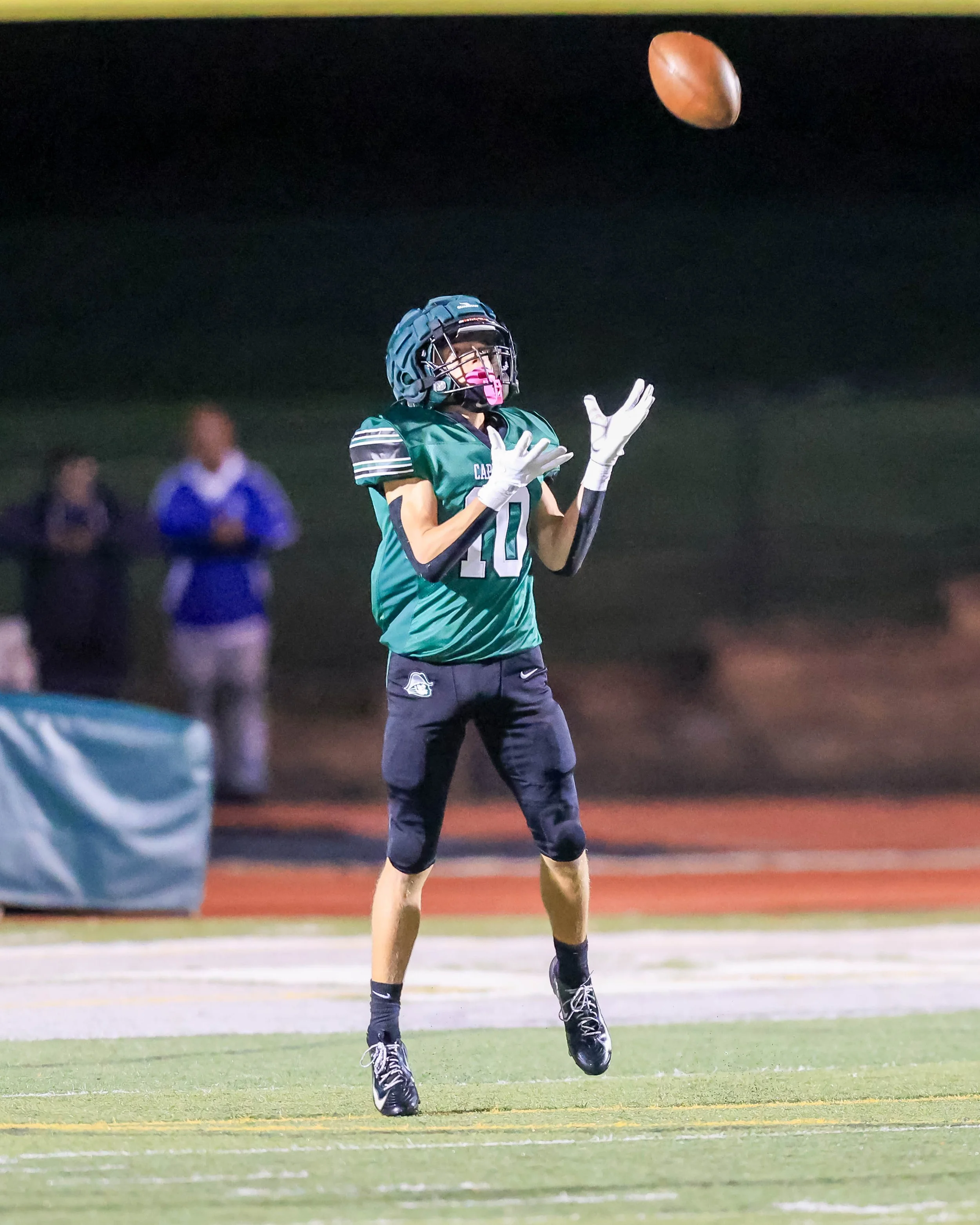 WK #10 catches the kickoff