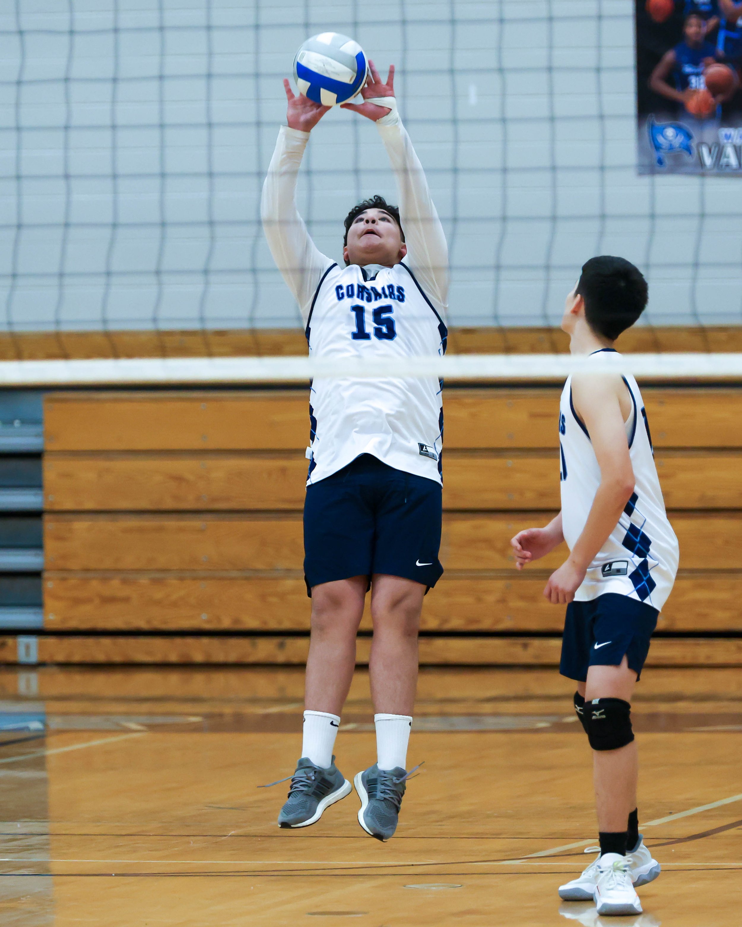 Mott #15 sets the ball