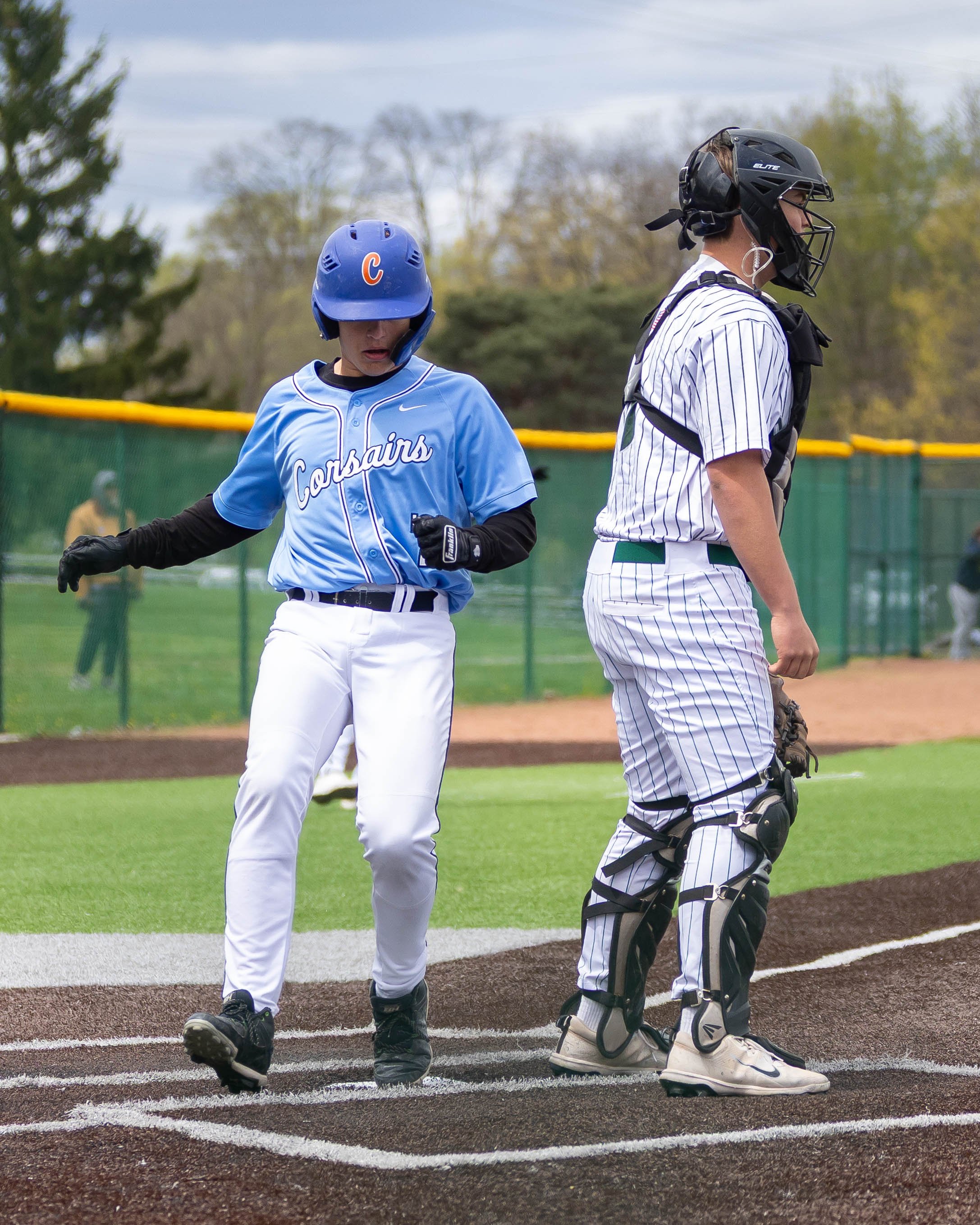 Mott runner on 3rd base scores a run