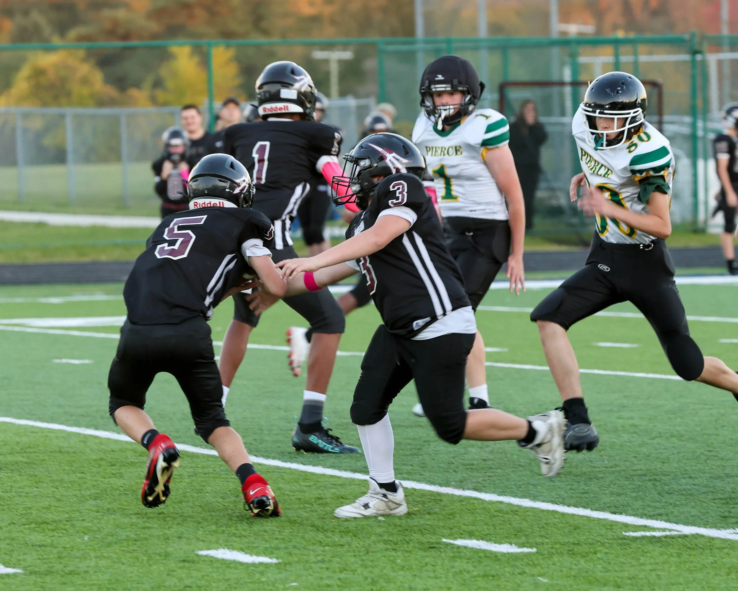 Mason #3 hands off to #5
