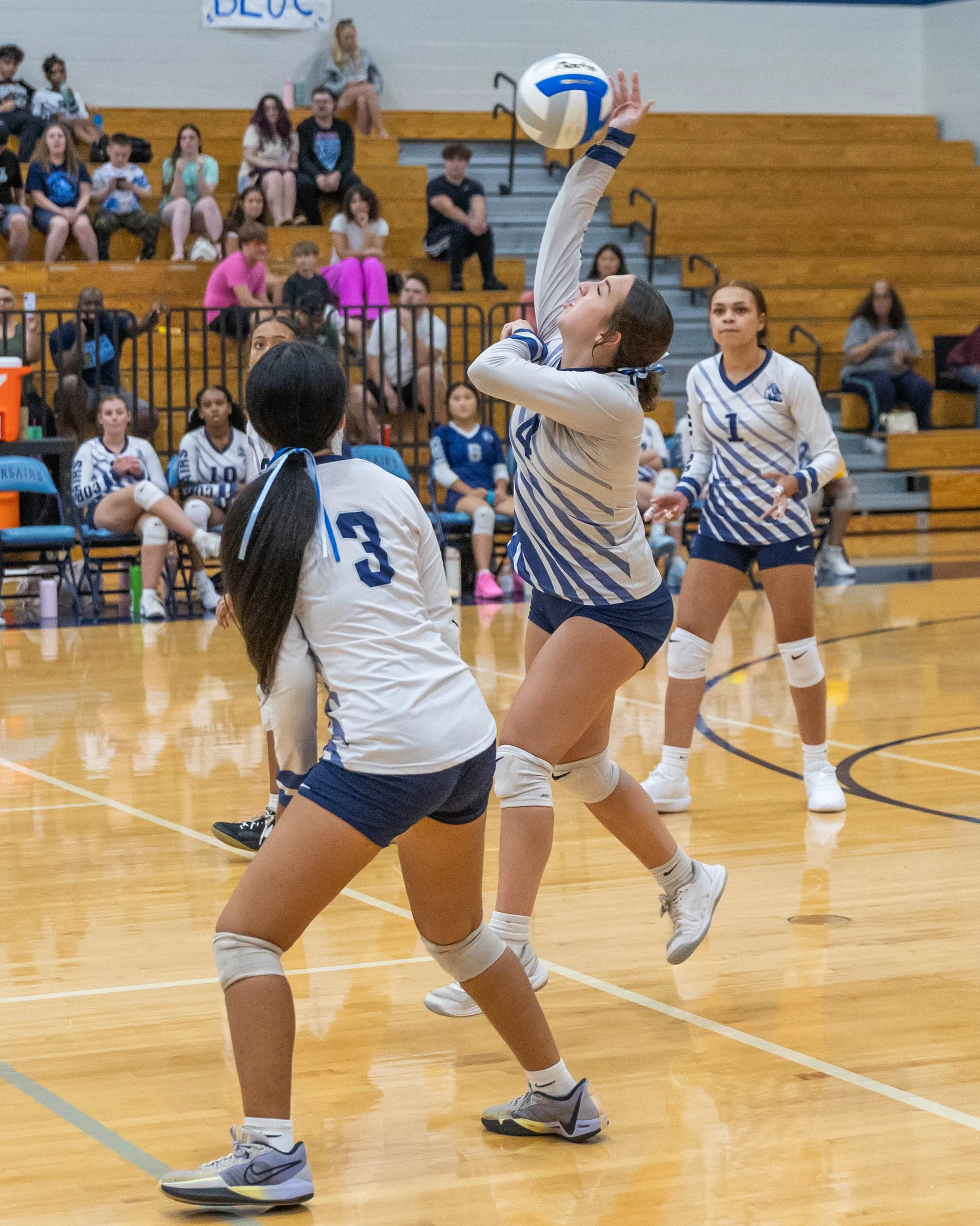 WM #4 hits the ball