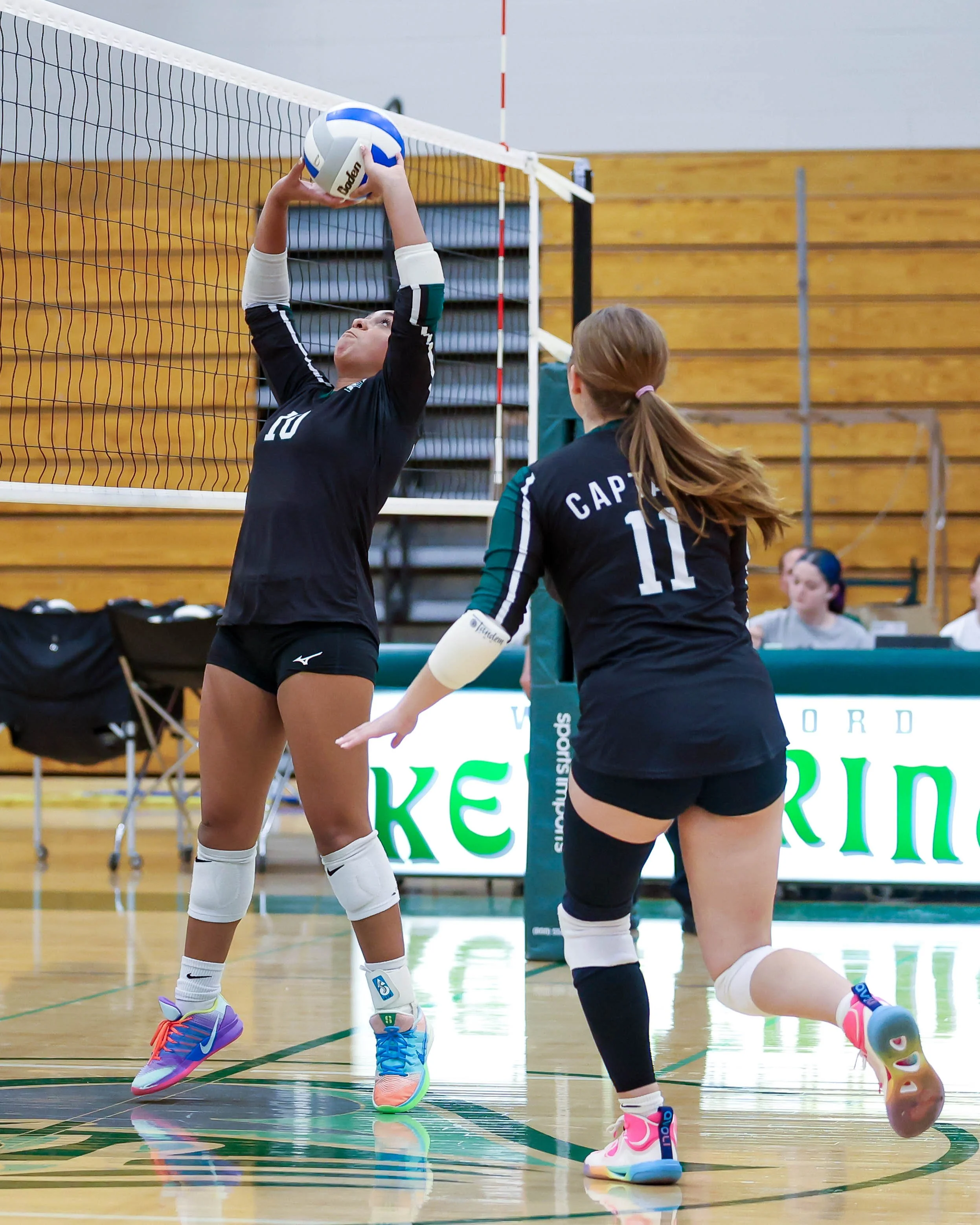 Kettering #10 sets the ball