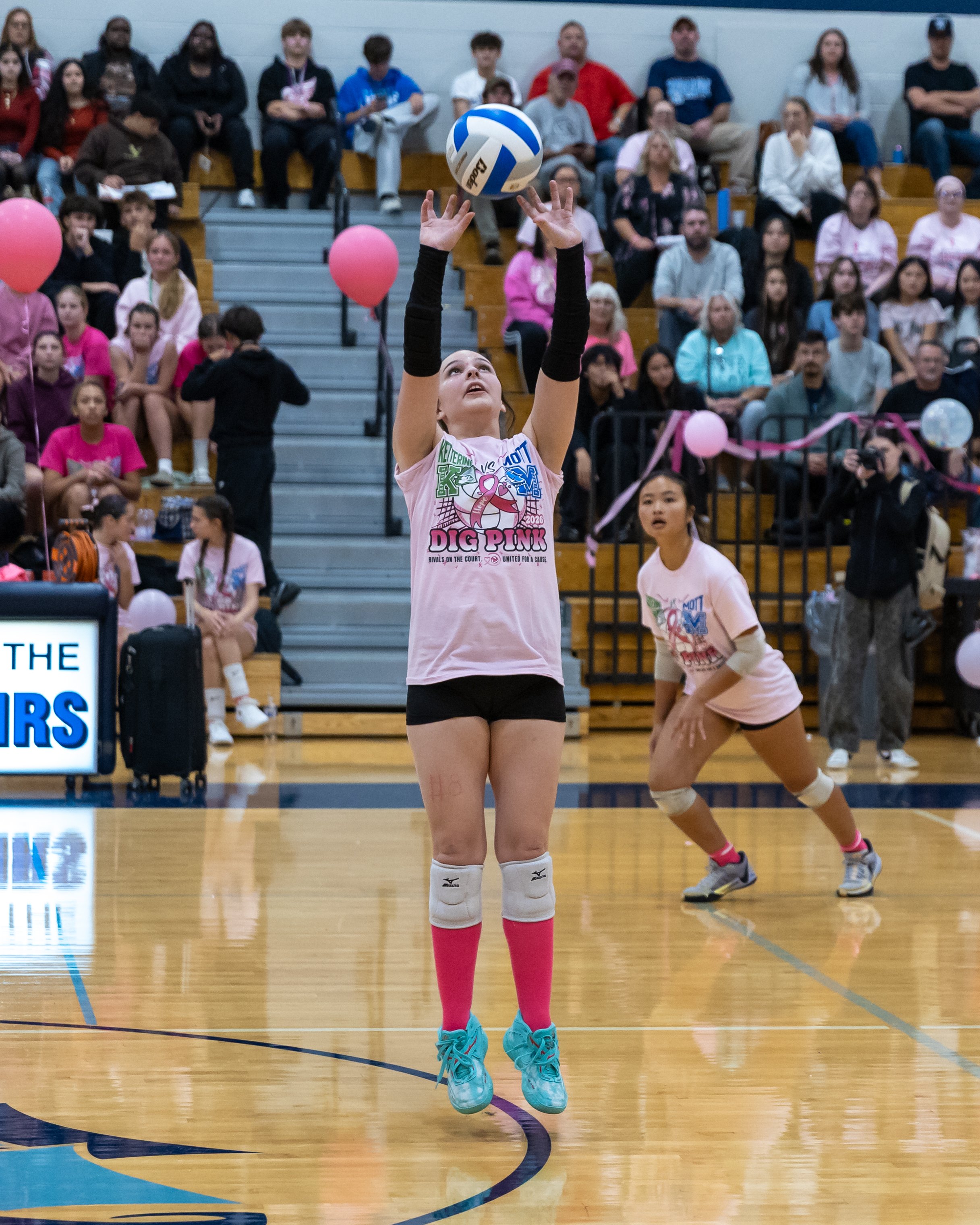 Mott player sets the ball 