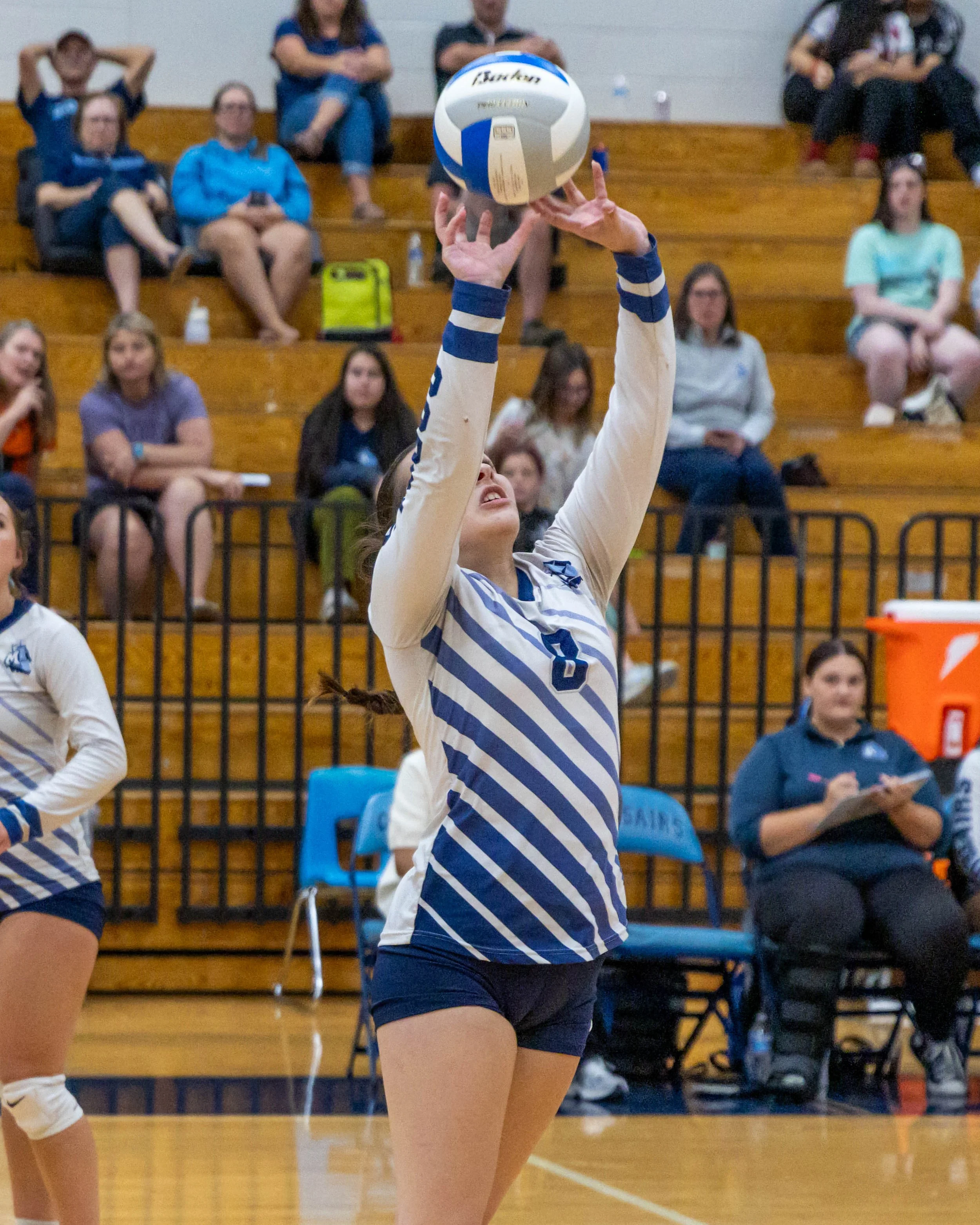 WM #2 sets the ball