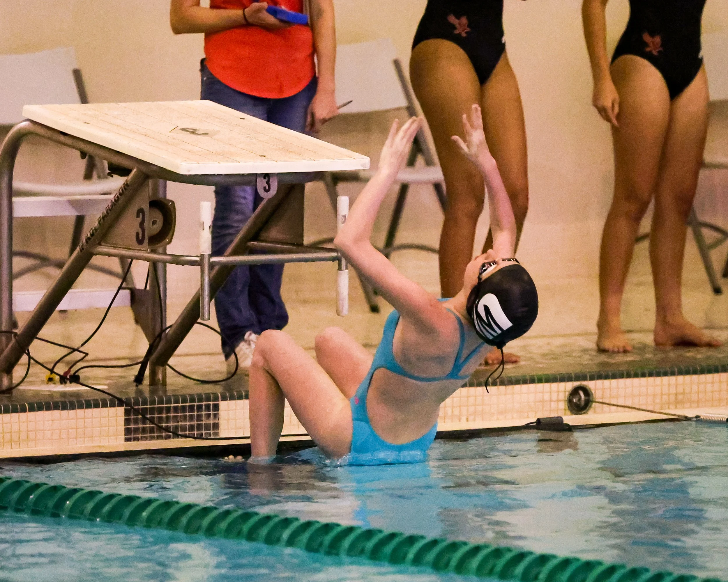 WU swimmer starting the 100 Yard Backstroke