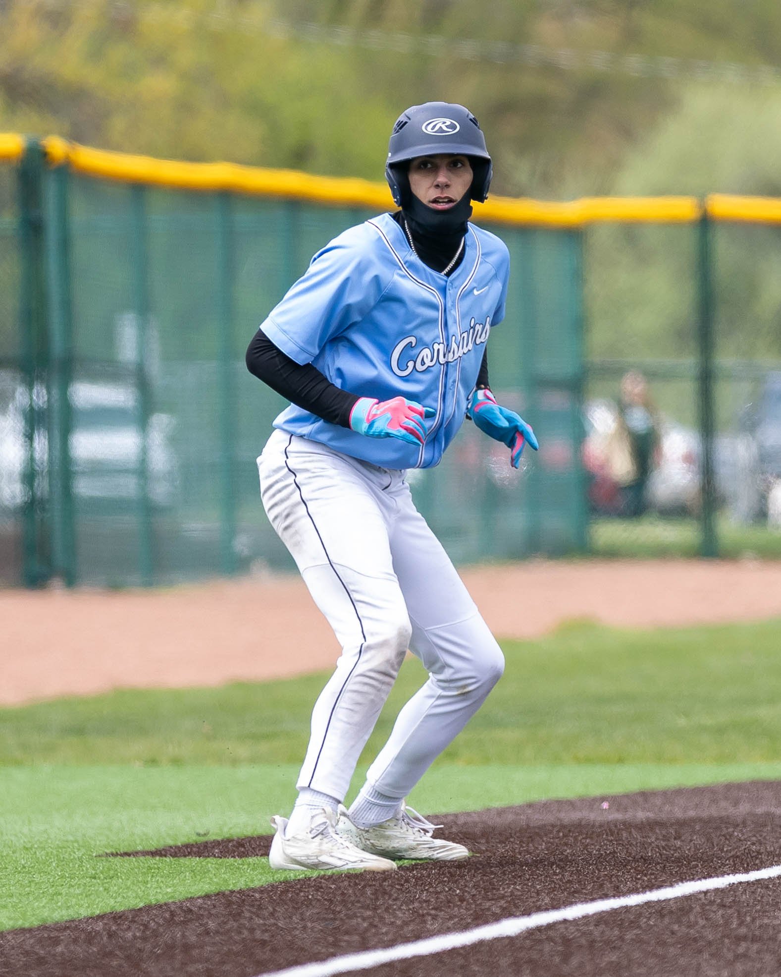 Mott # leads off from 3rd base