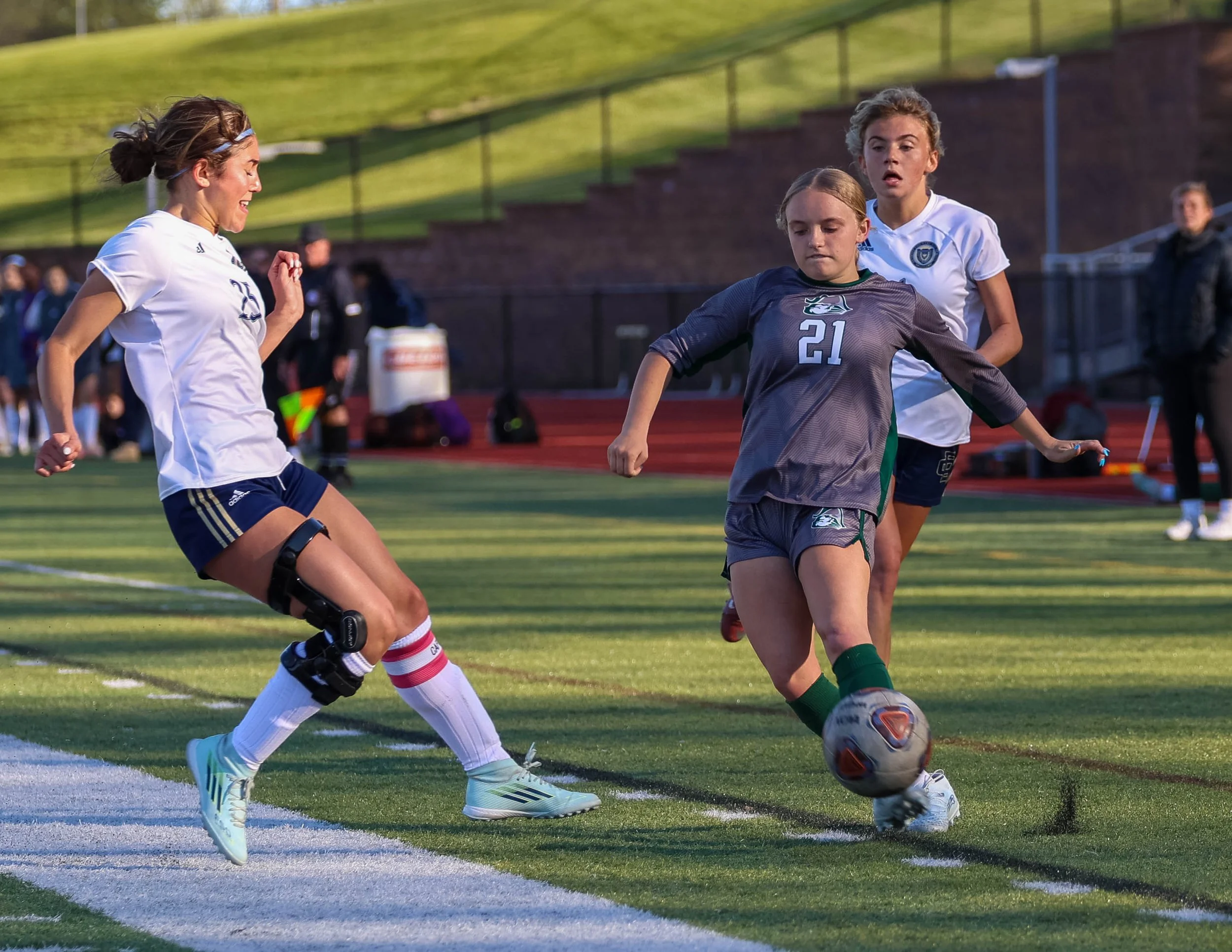 #21 controls the ball