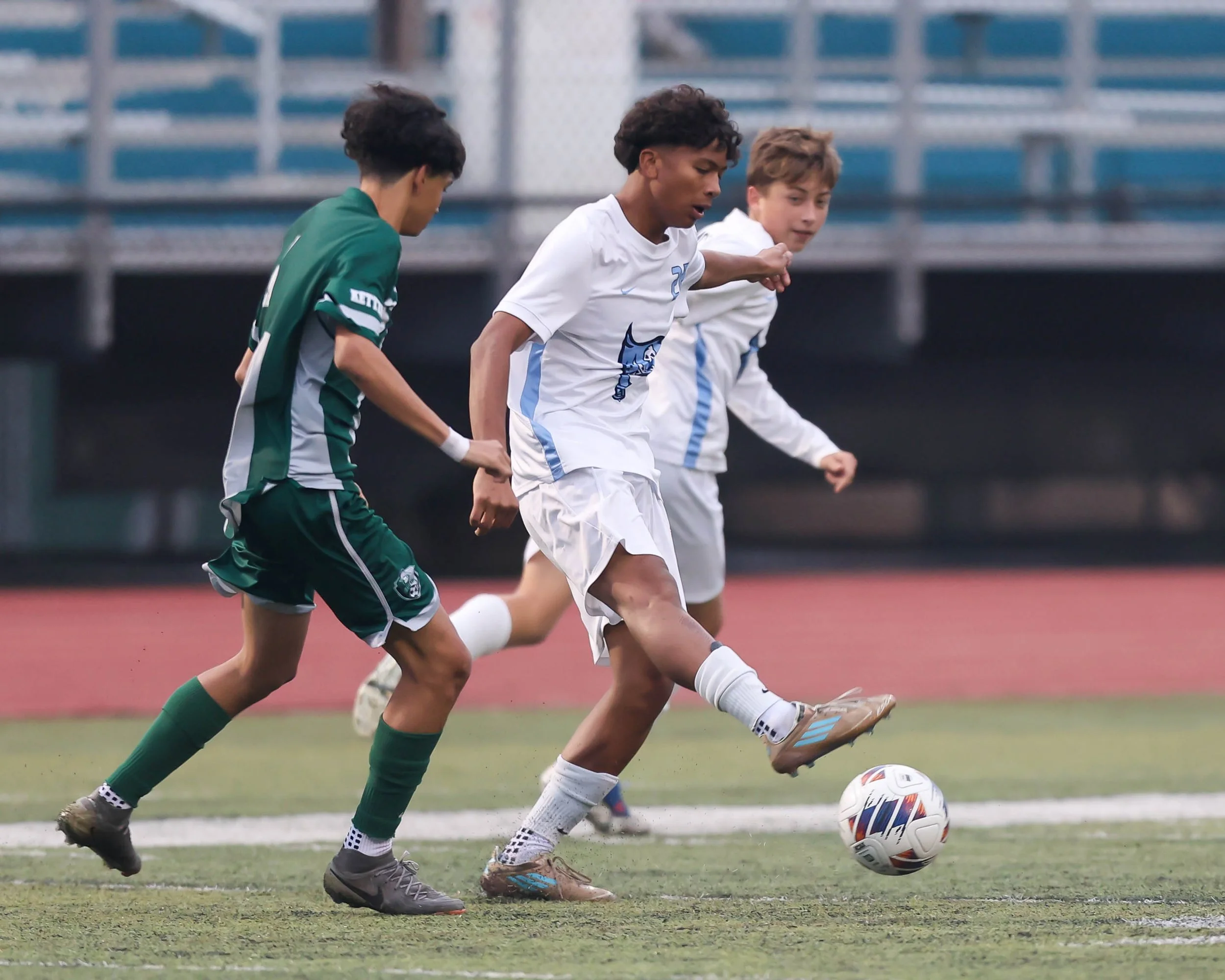 WM #22 passes the ball