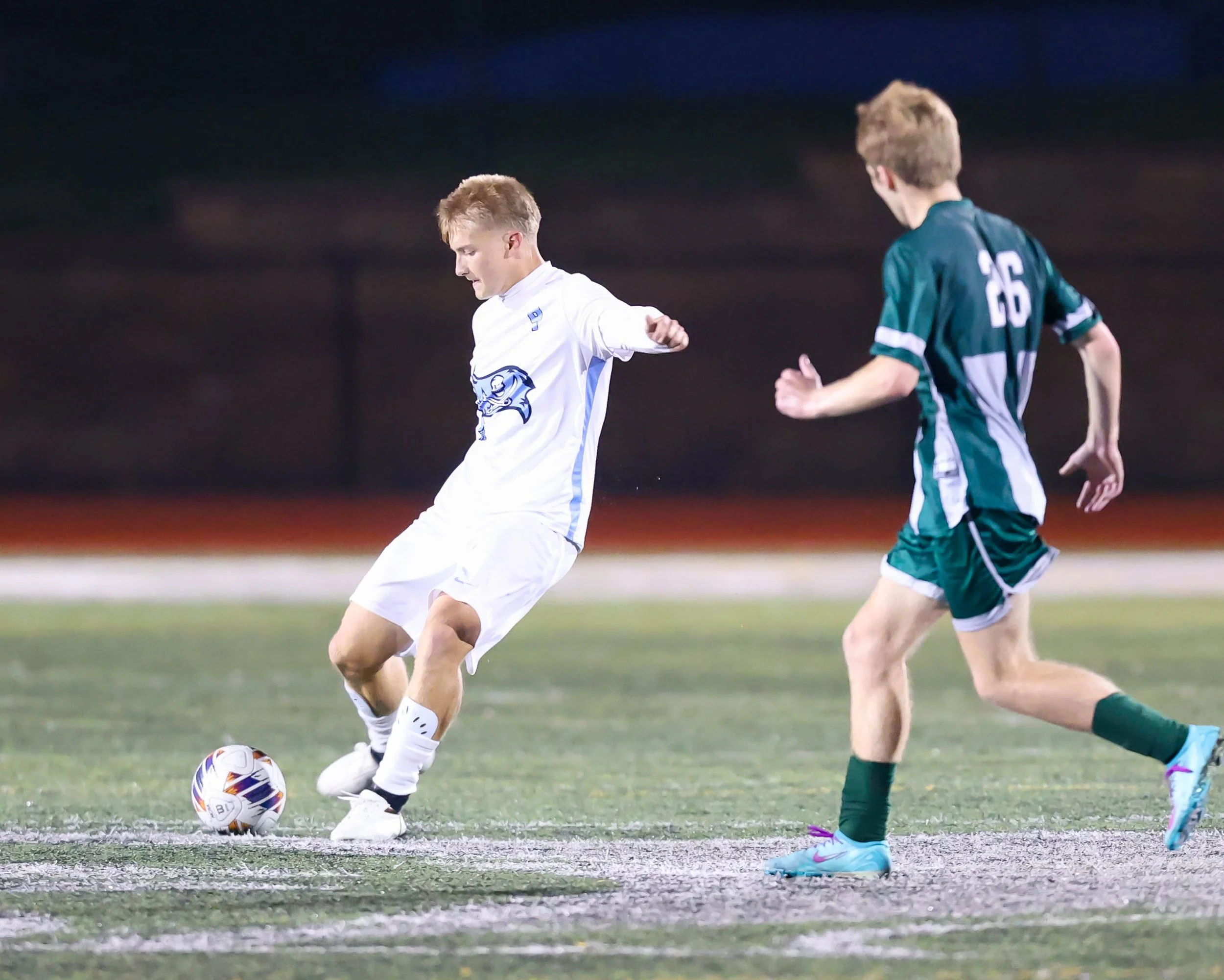 WM #9 passes the ball