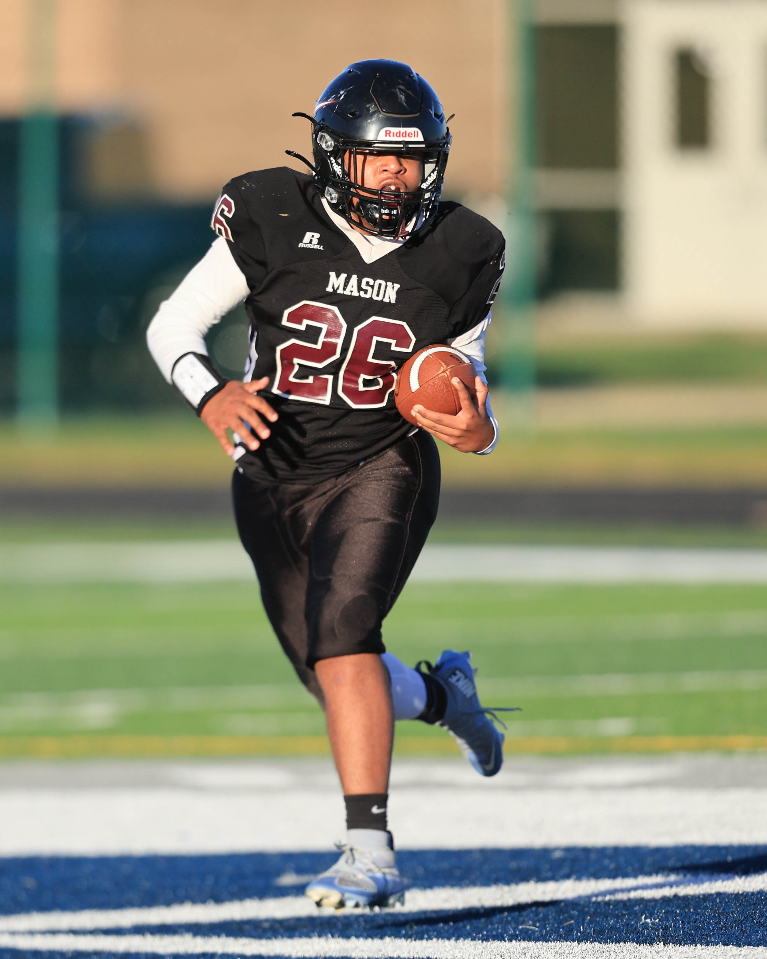 Mason #26 runs with the ball