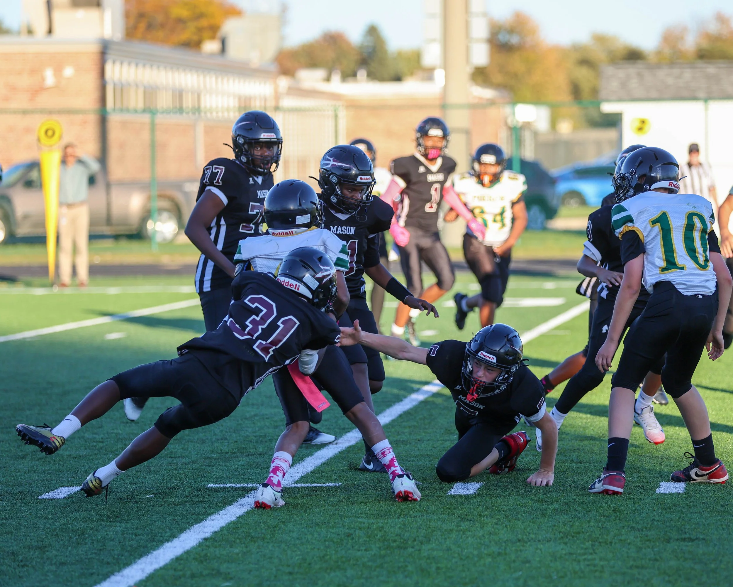 Pierce #0 tackled by Son #31