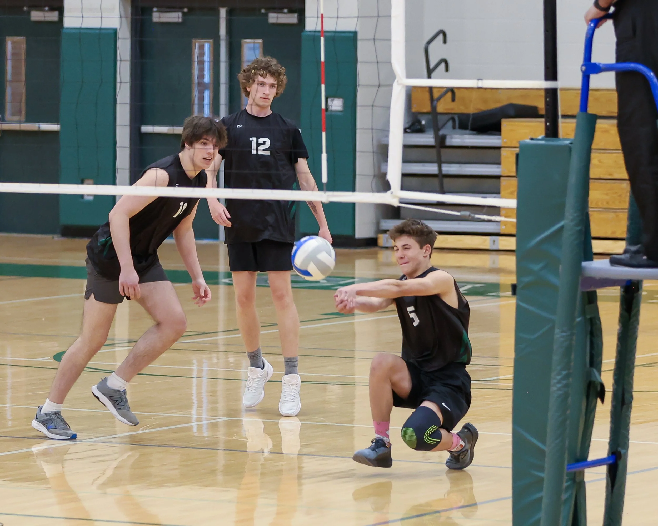 #5 sets the ball with #10 and #12