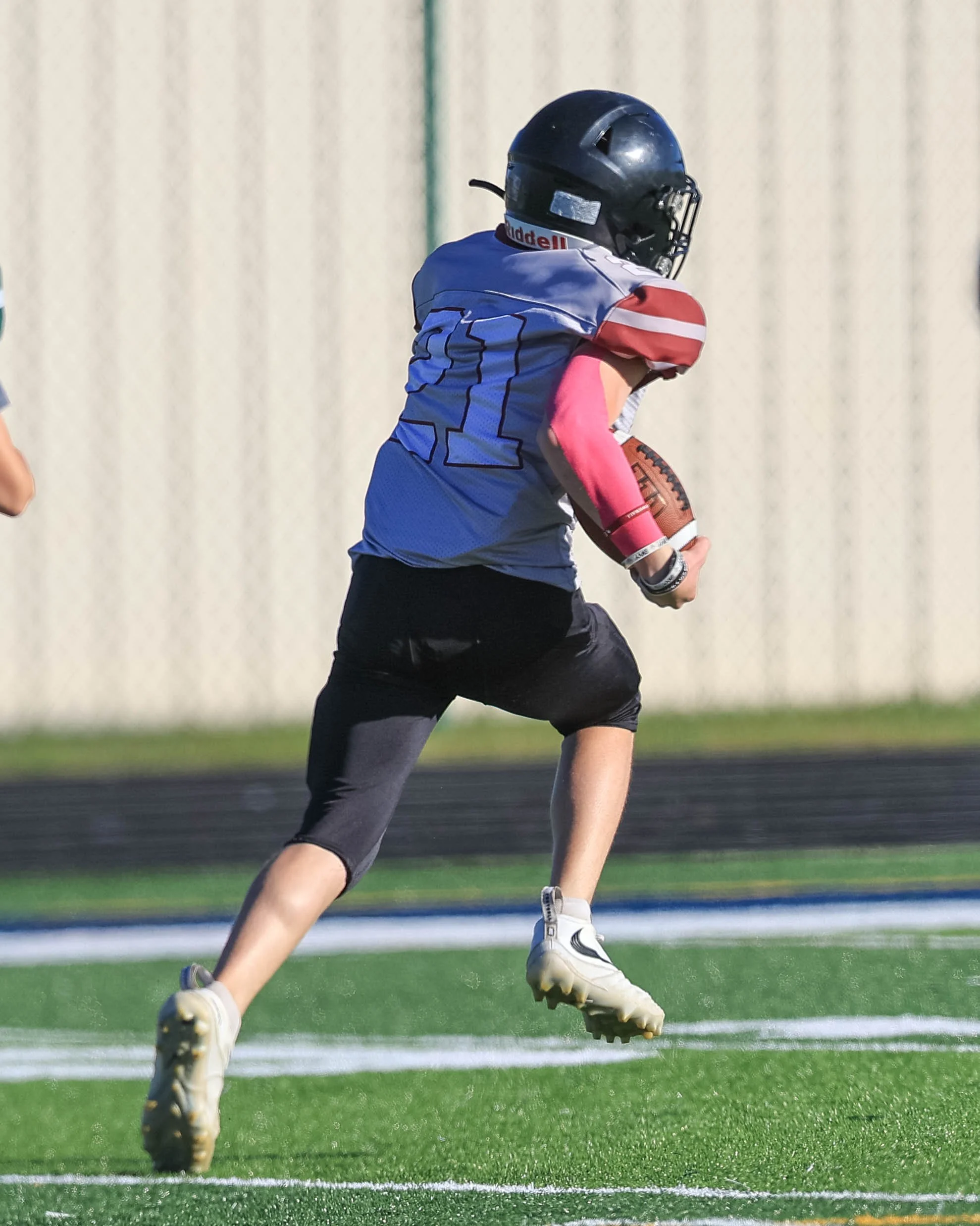 Mason #21 heads down the side lines