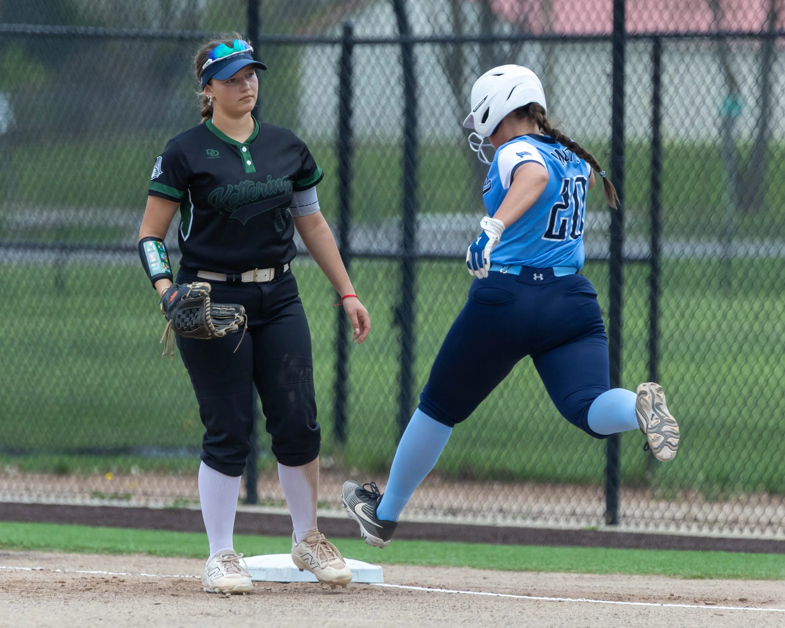 Mott #20 reaches first base