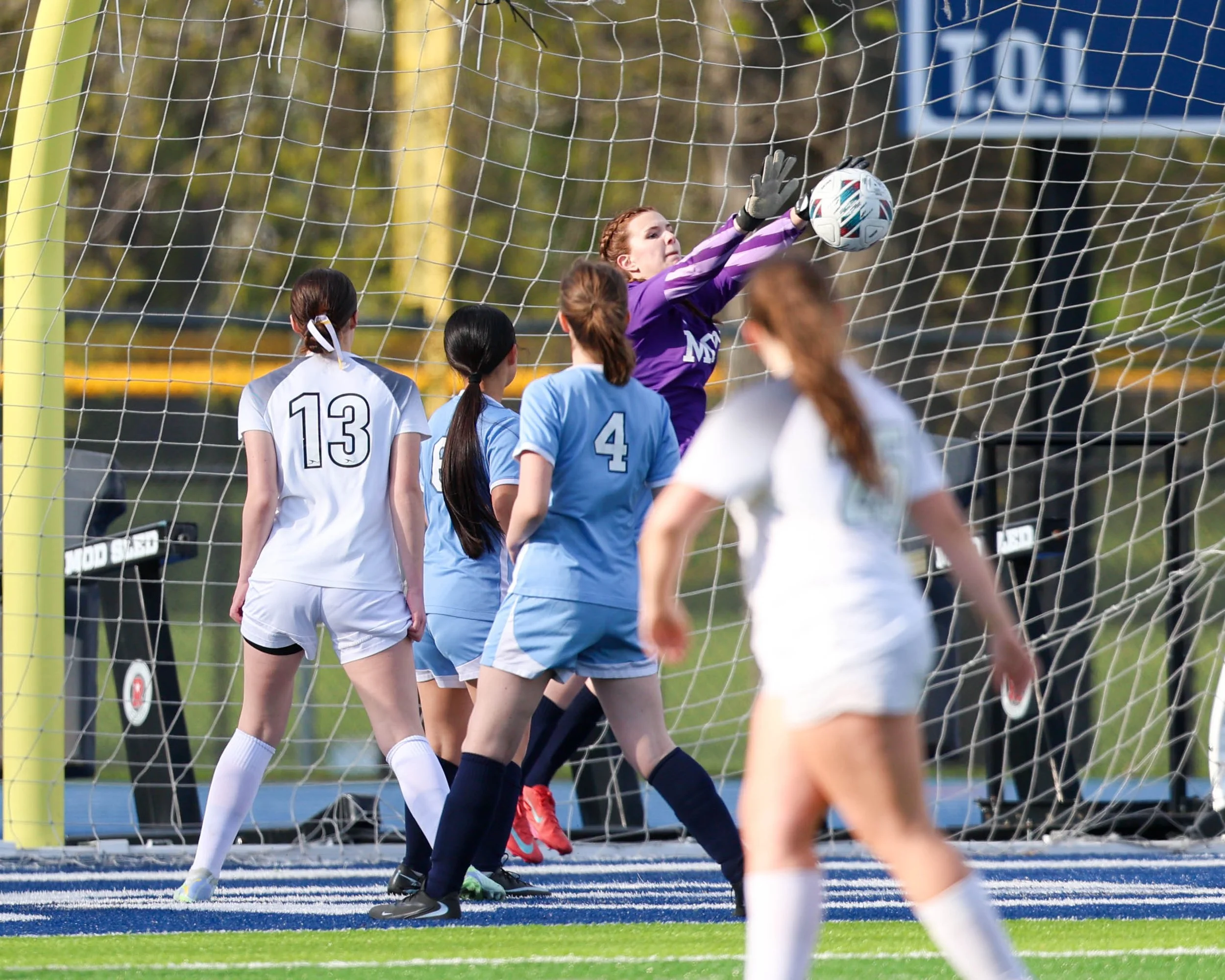 #10 stops the ball in the air