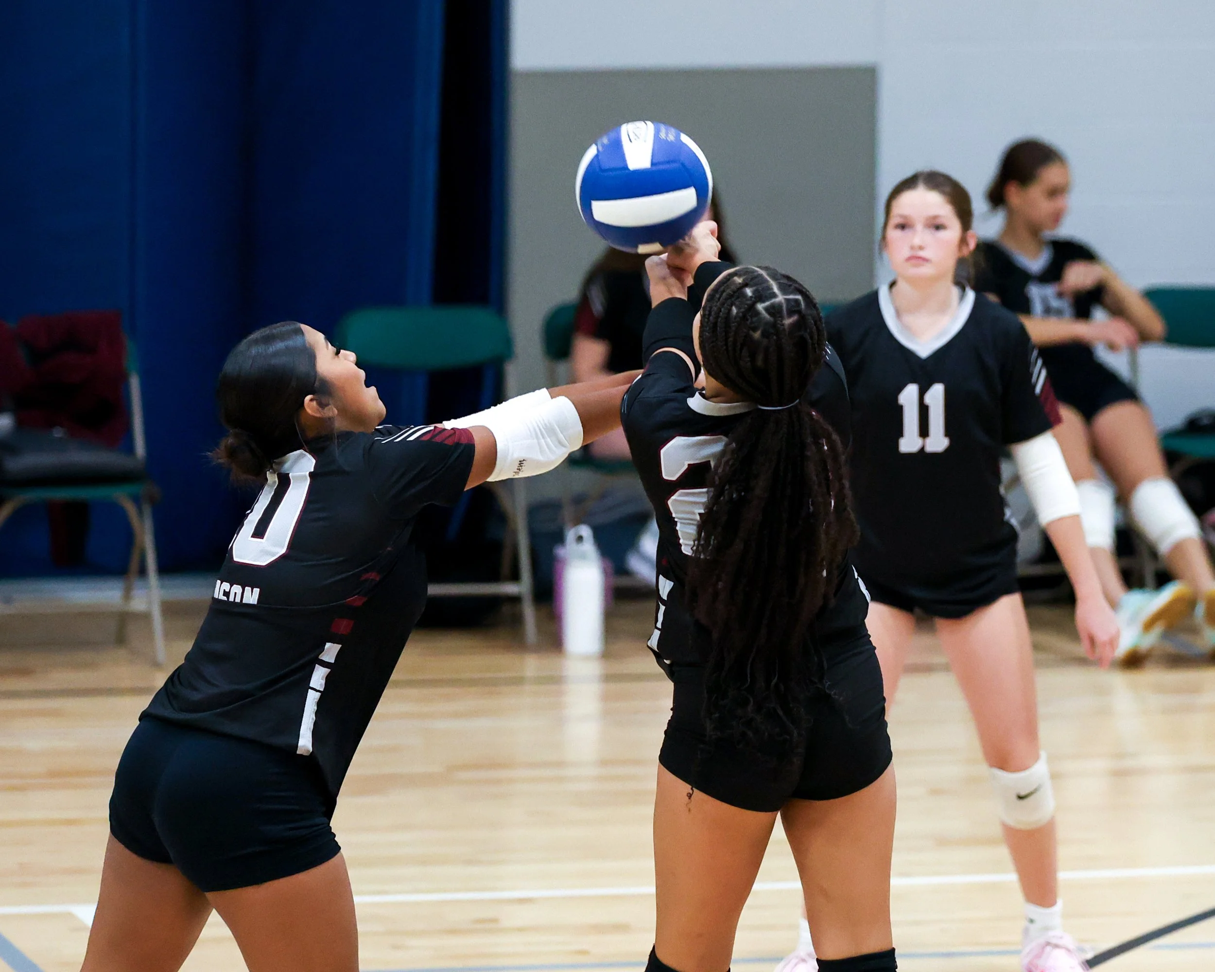 Mason girl returns the ball
