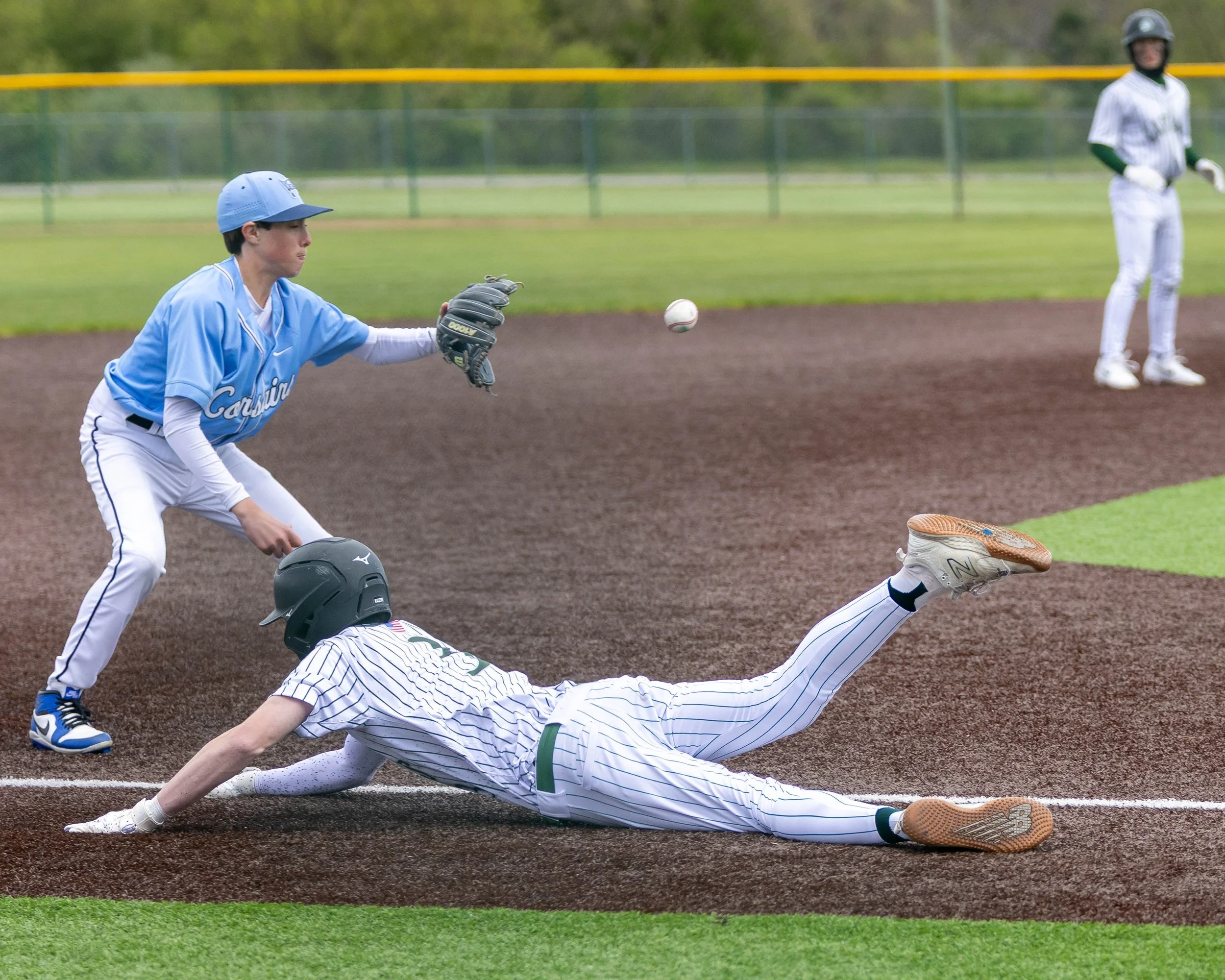 Kettering #3 slides back to 3rd base