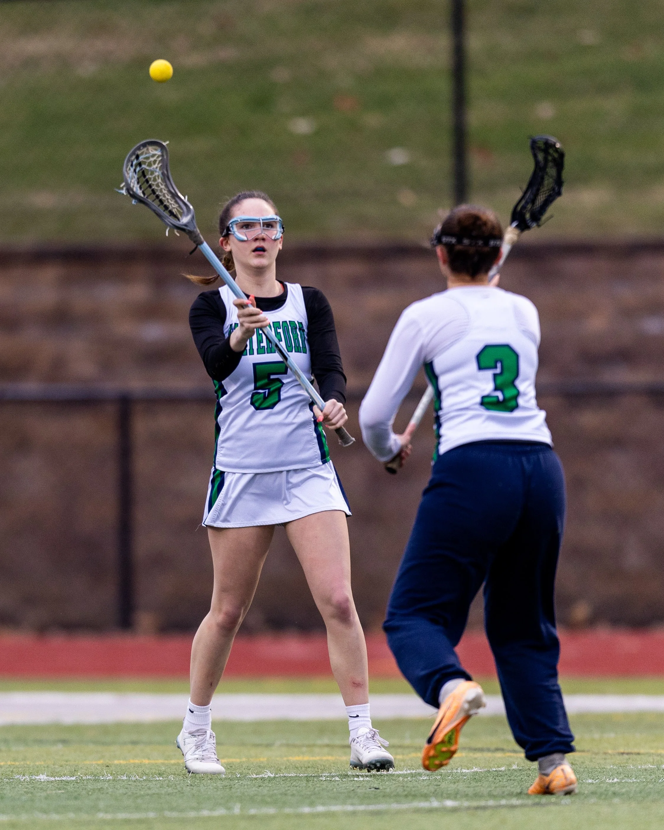 #5 passes the ball to #3