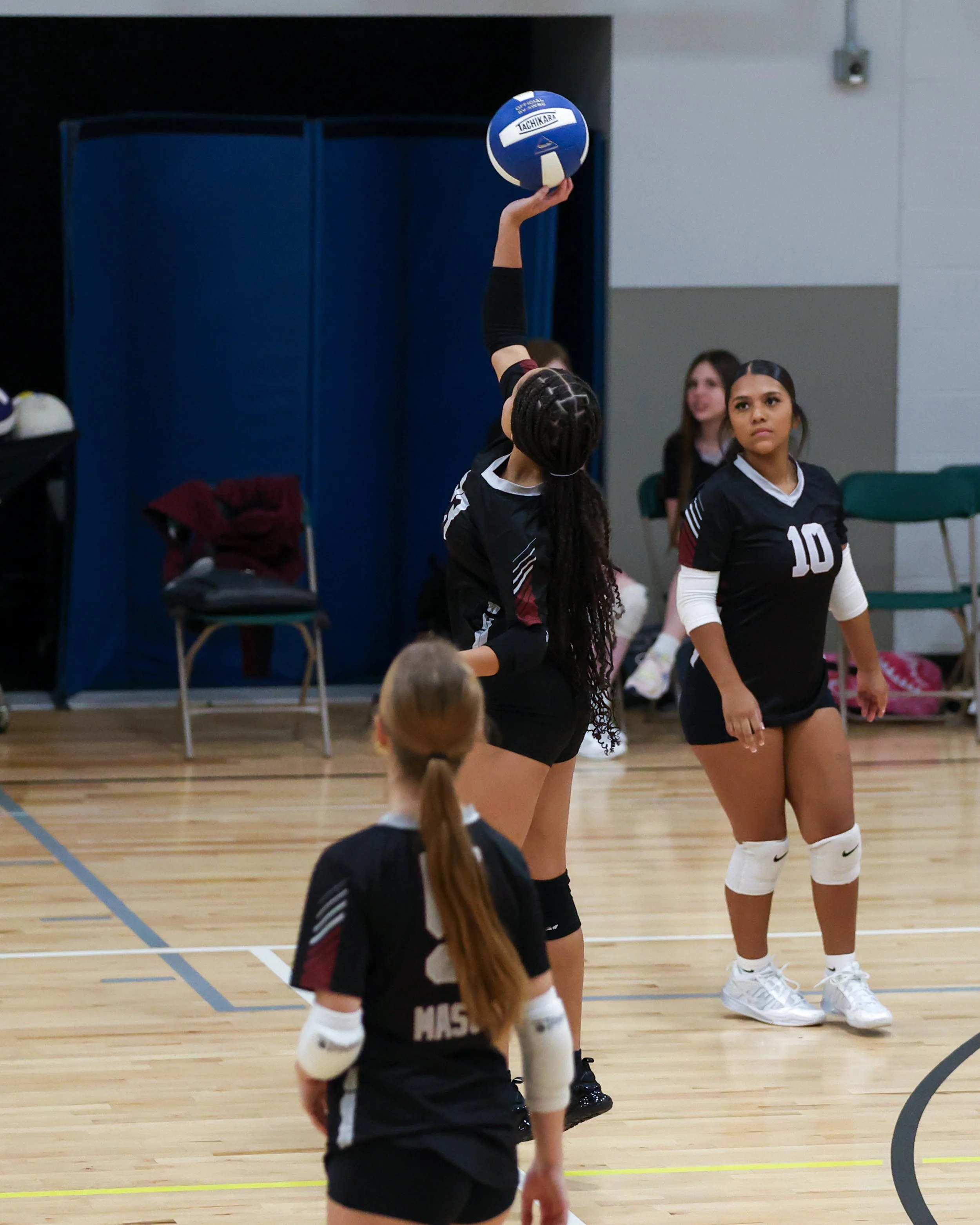 Mason girl returns the ball