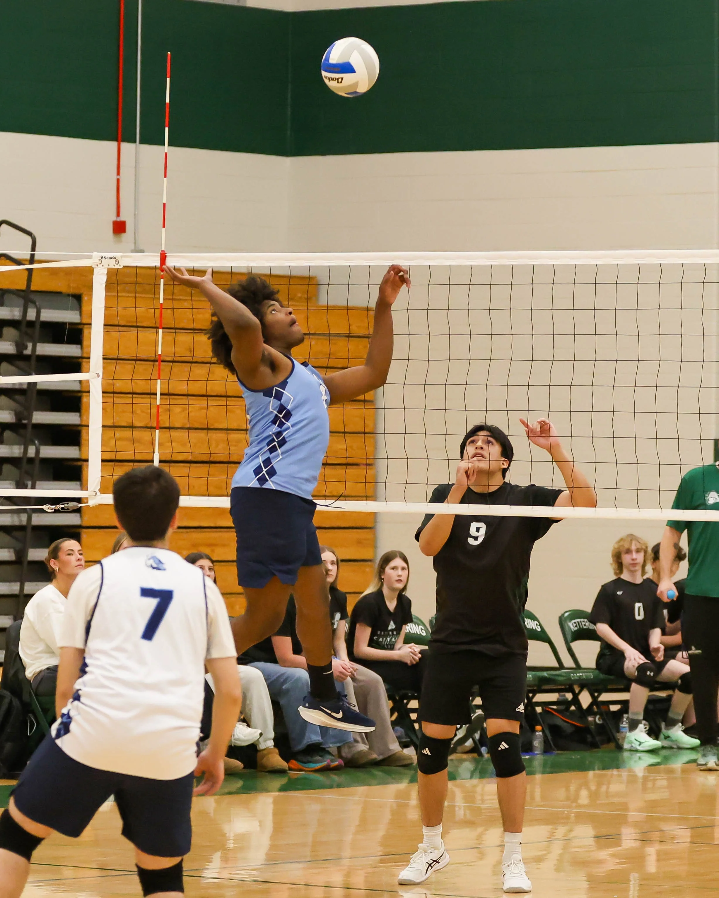 Mott #8 waiting to spike the ball