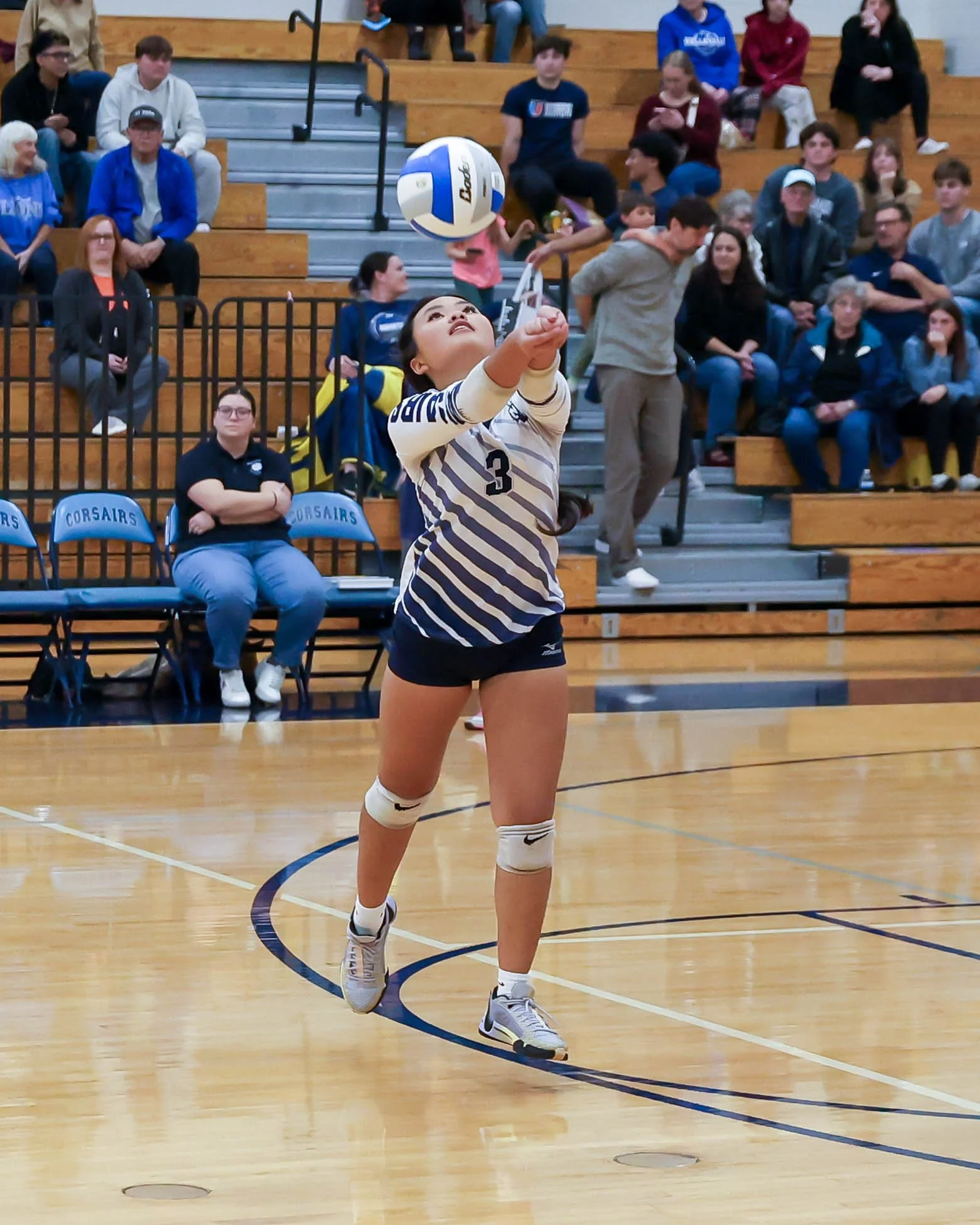 Mott #3 returns the serve