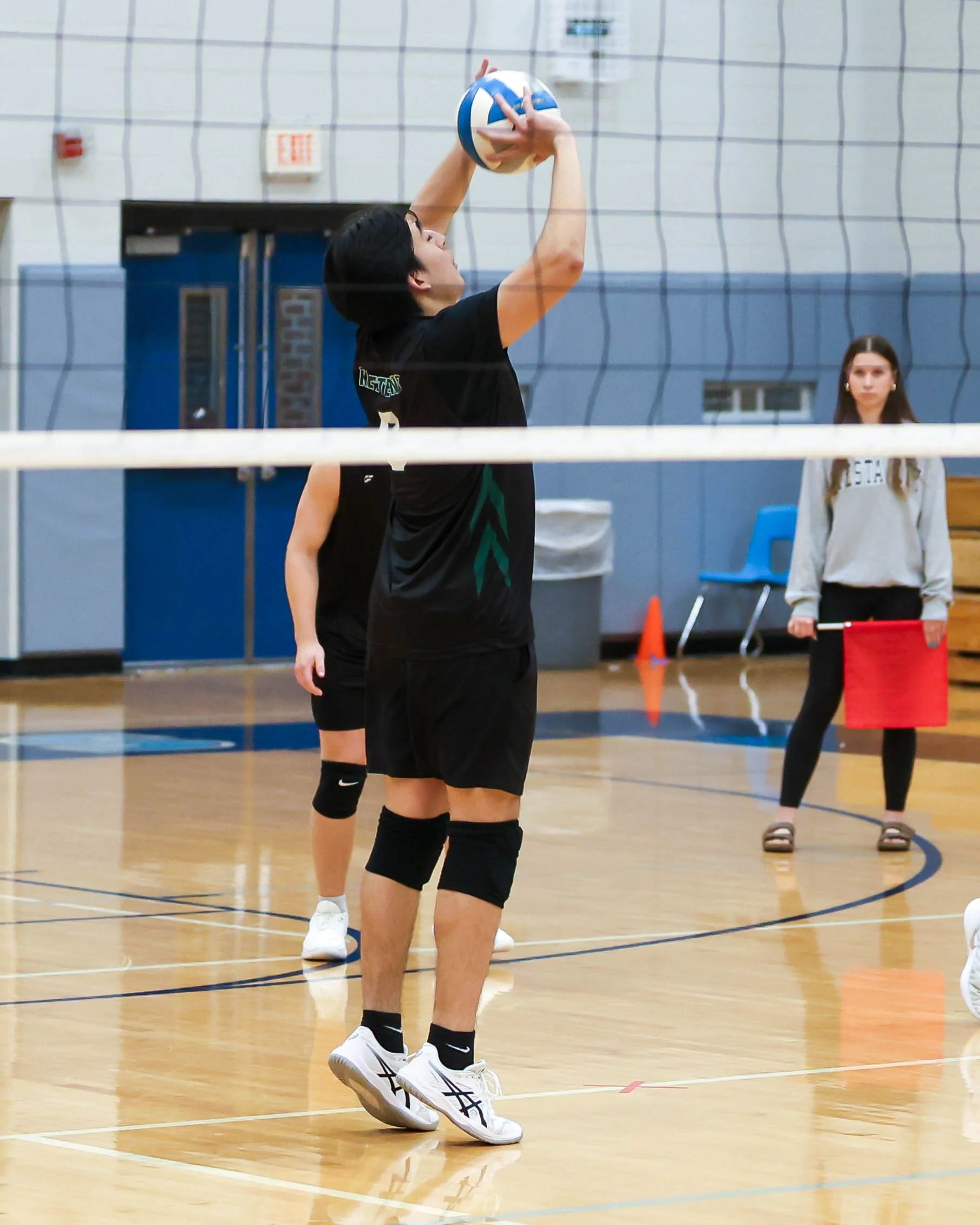 Kettering #6 sets the ball