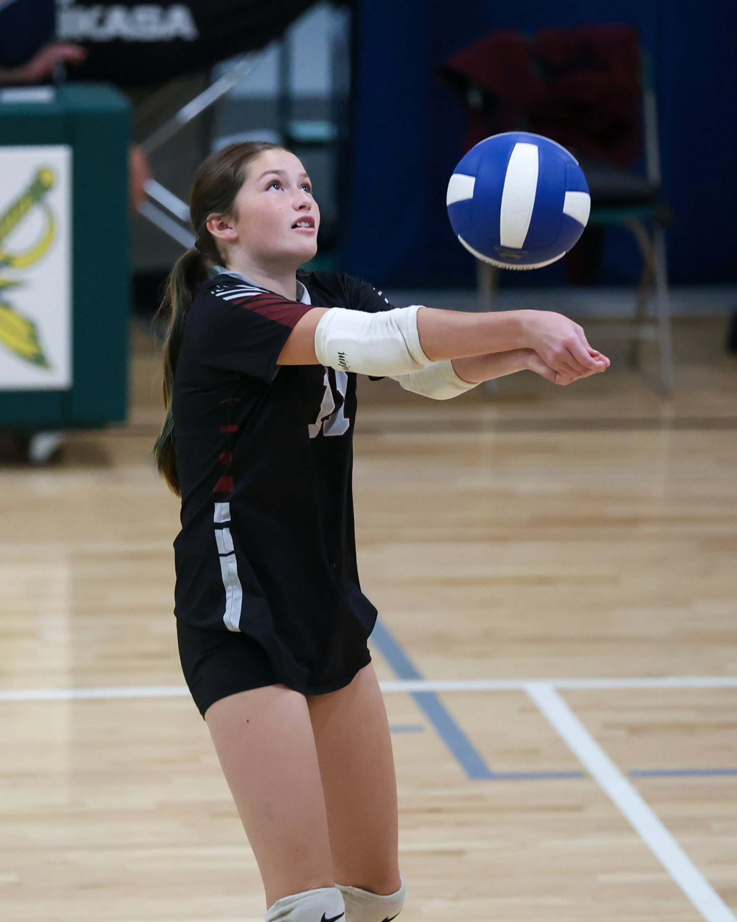 Mason girl returns the ball