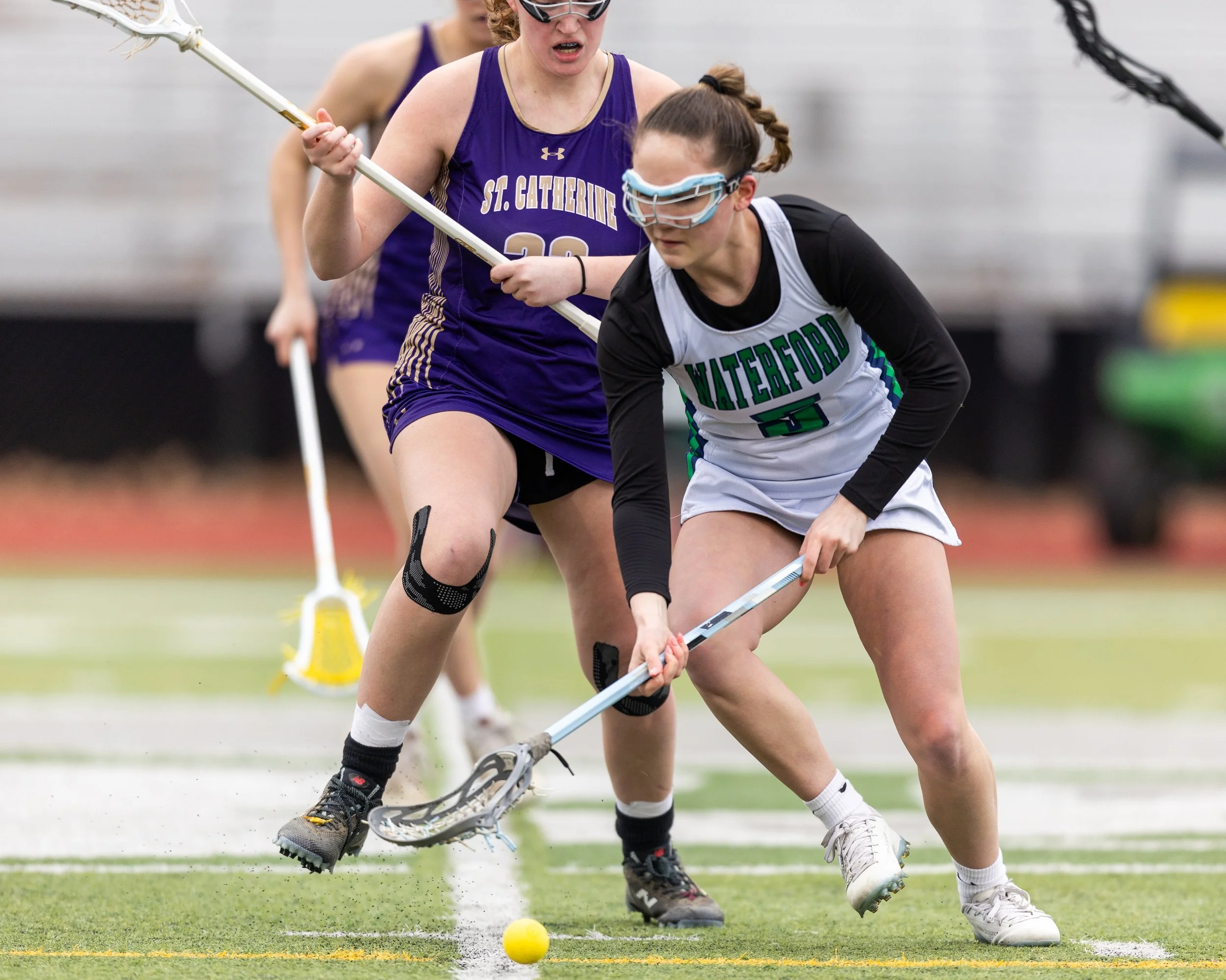 #5 looks the ball on the ground