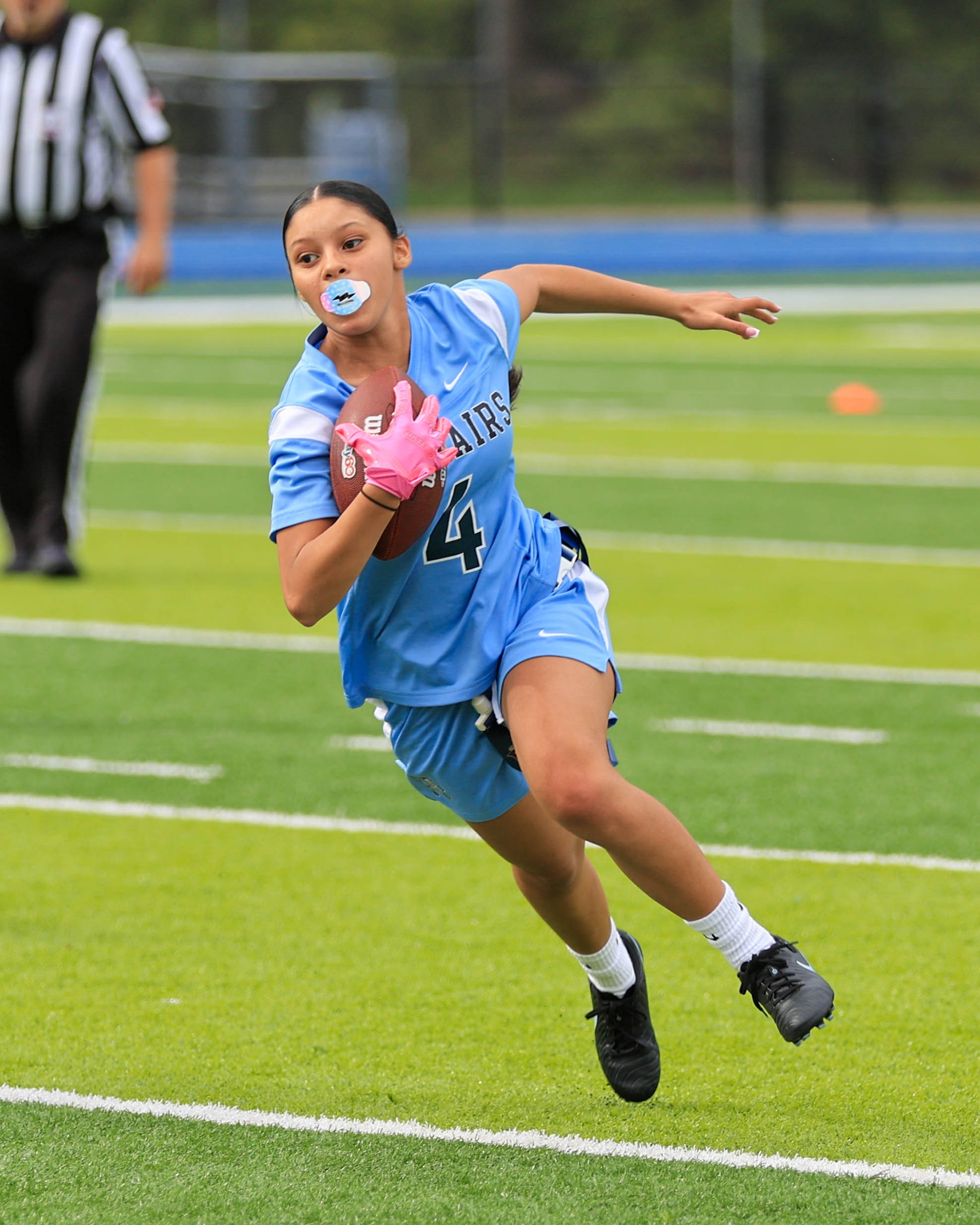 WM #4 runs with the ball