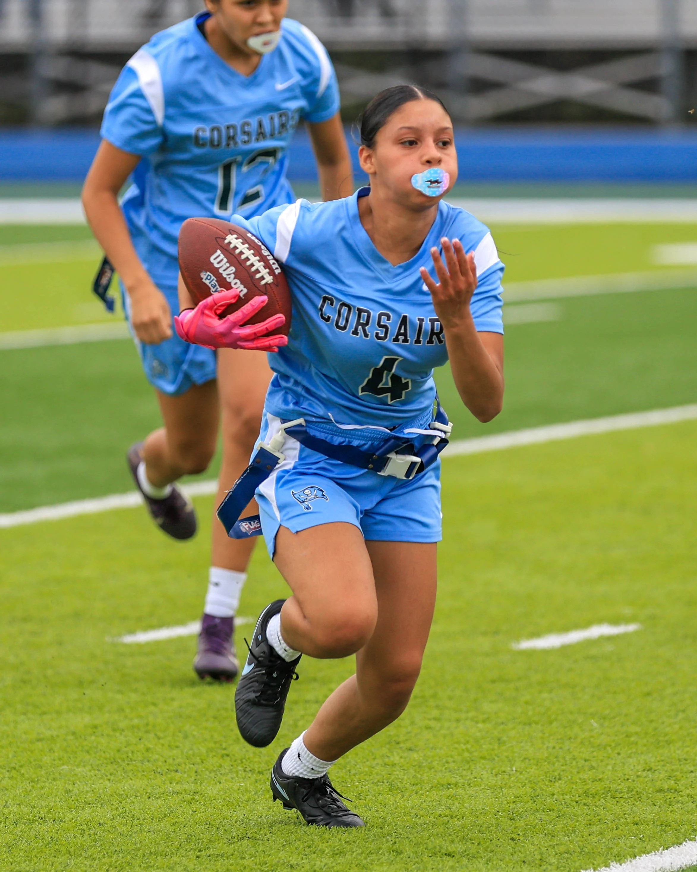 WM #4 runs with the ball