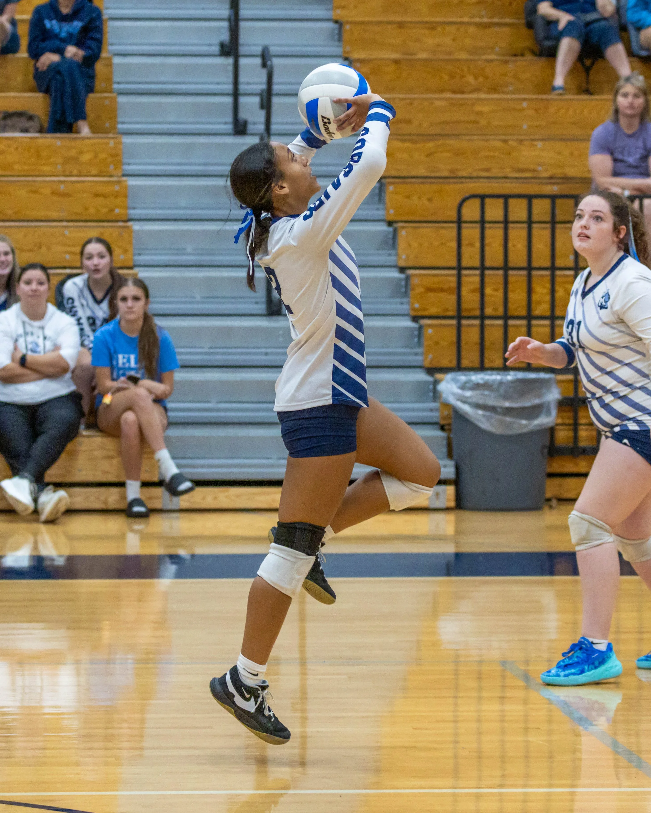 WM #2 sets the ball
