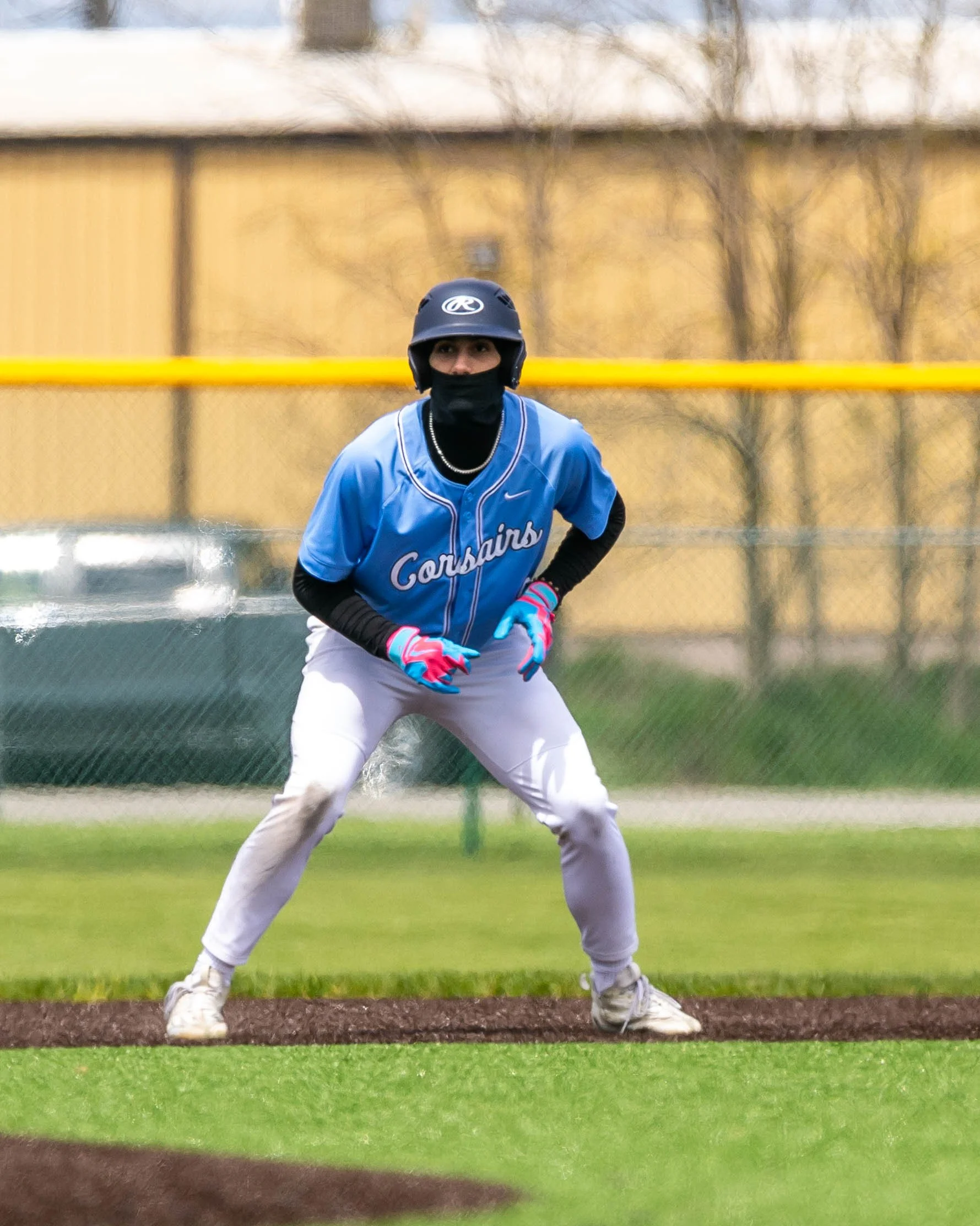 Mott #3 leads off of 2nd base