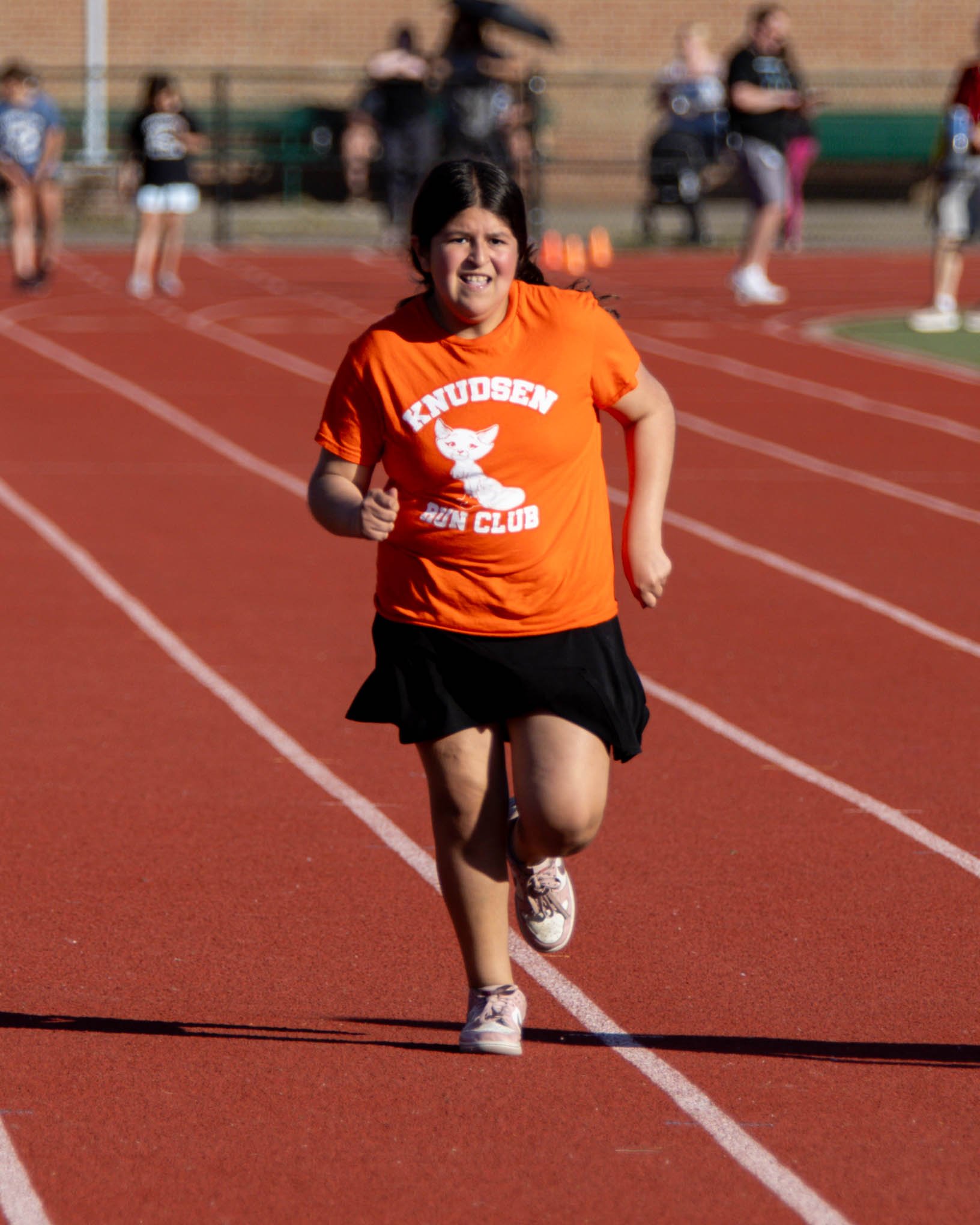 Knudsen girl finishes the race