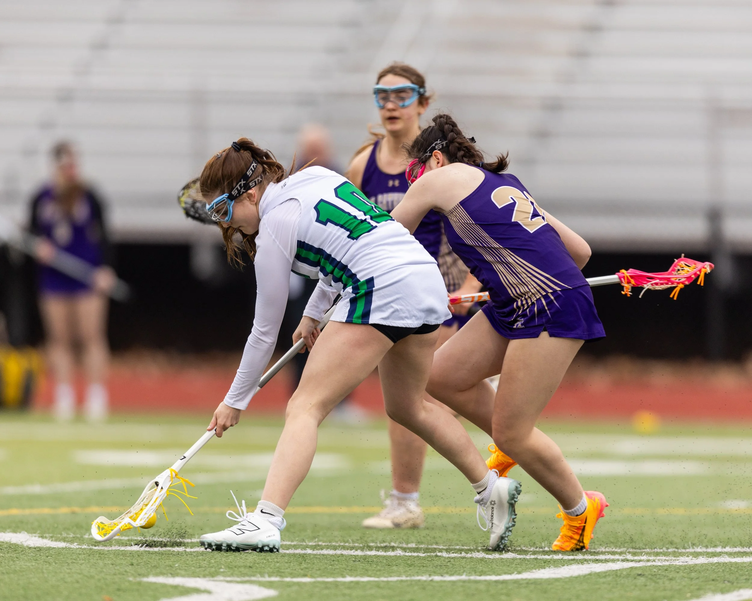 #10 picks up the ball