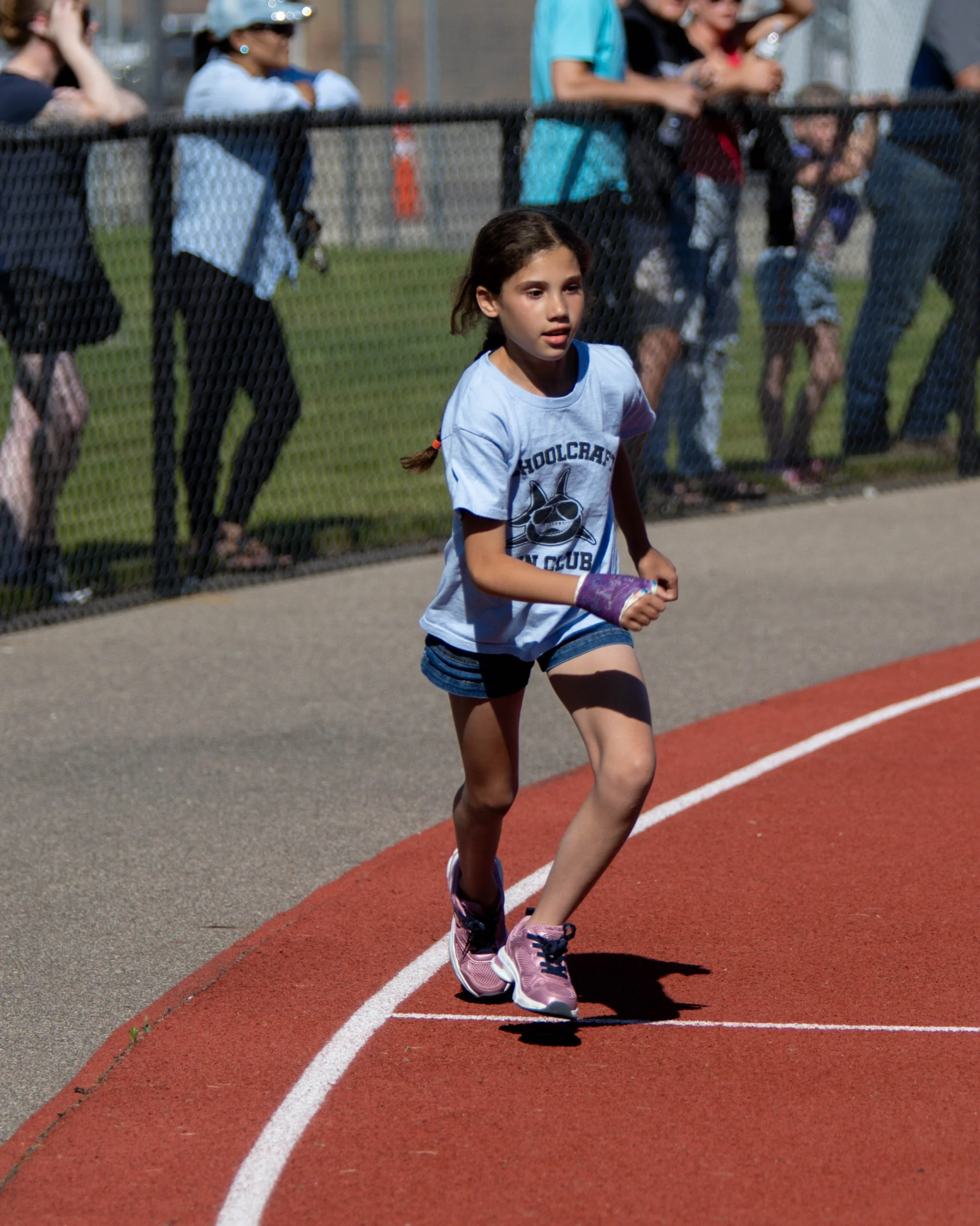 Schoolcraft runner starts the race