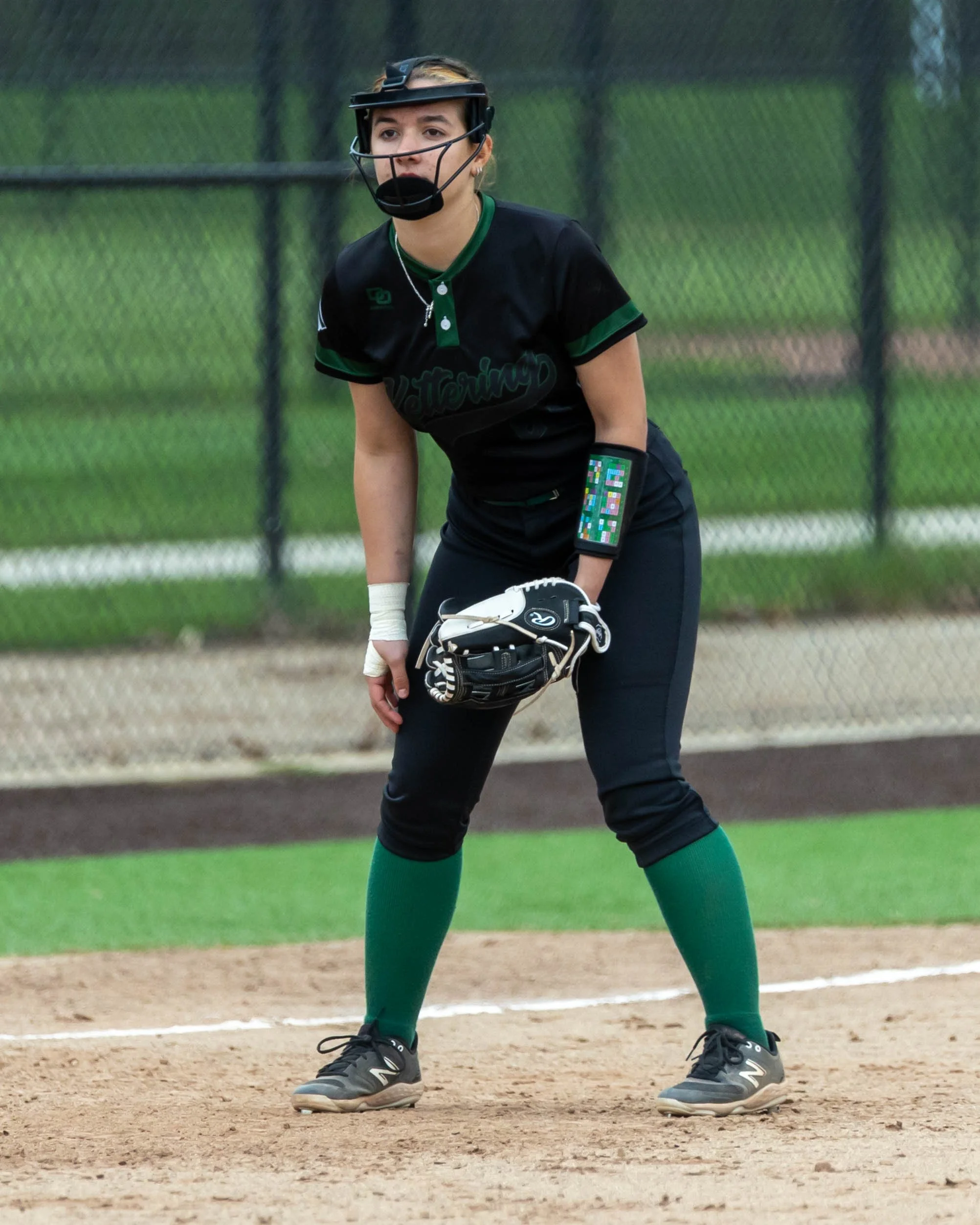 Kettering third base waiting for the ball