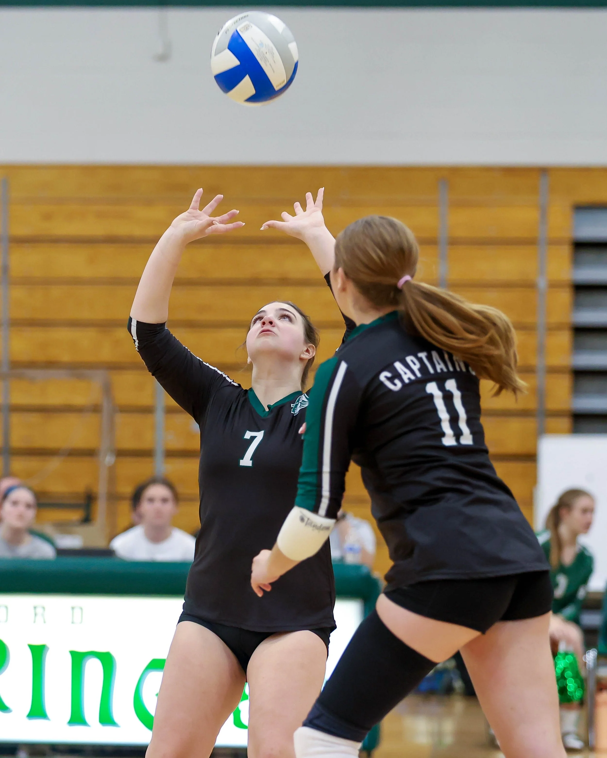 Kettering #7 sets the ball