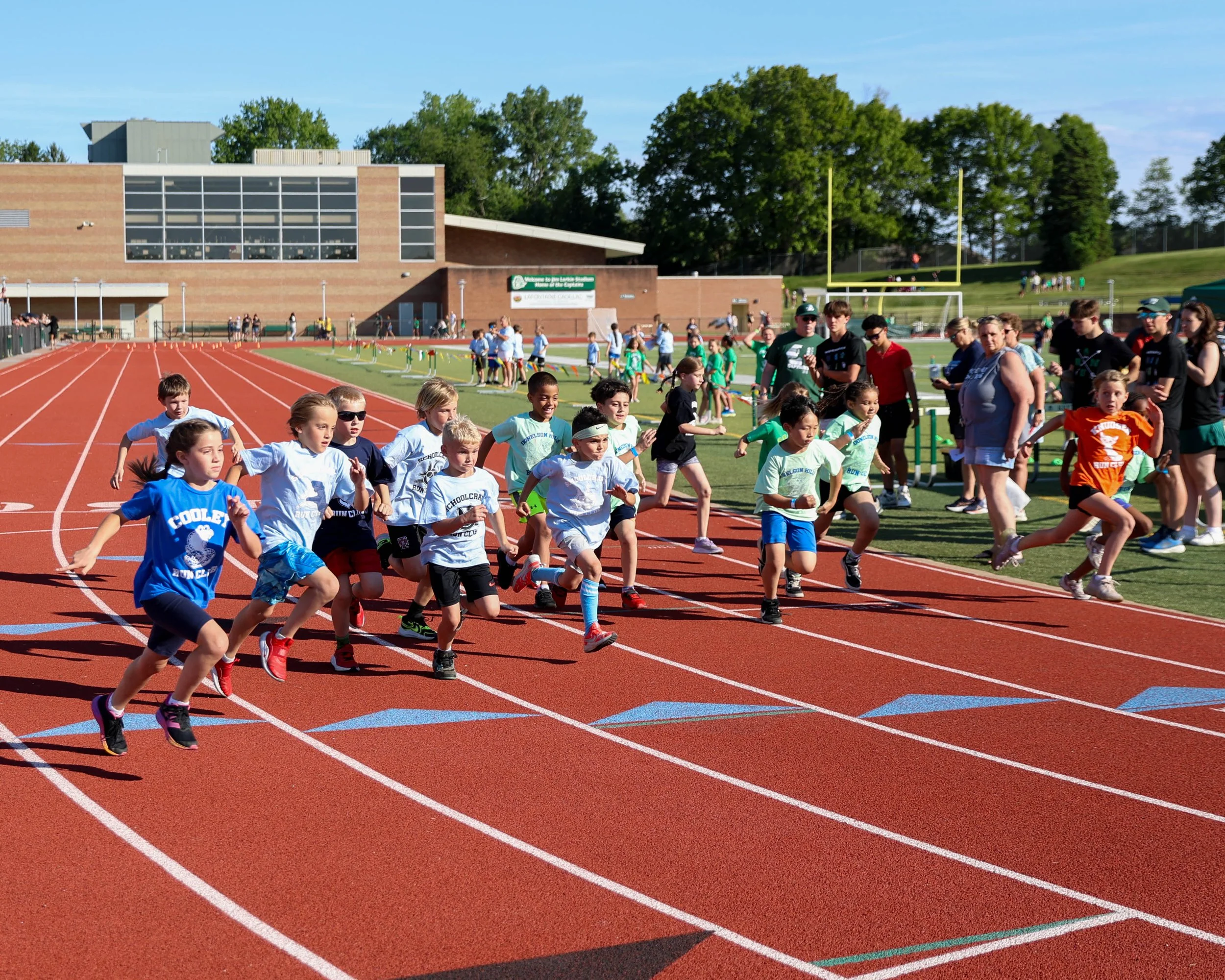 Runners start the 800m