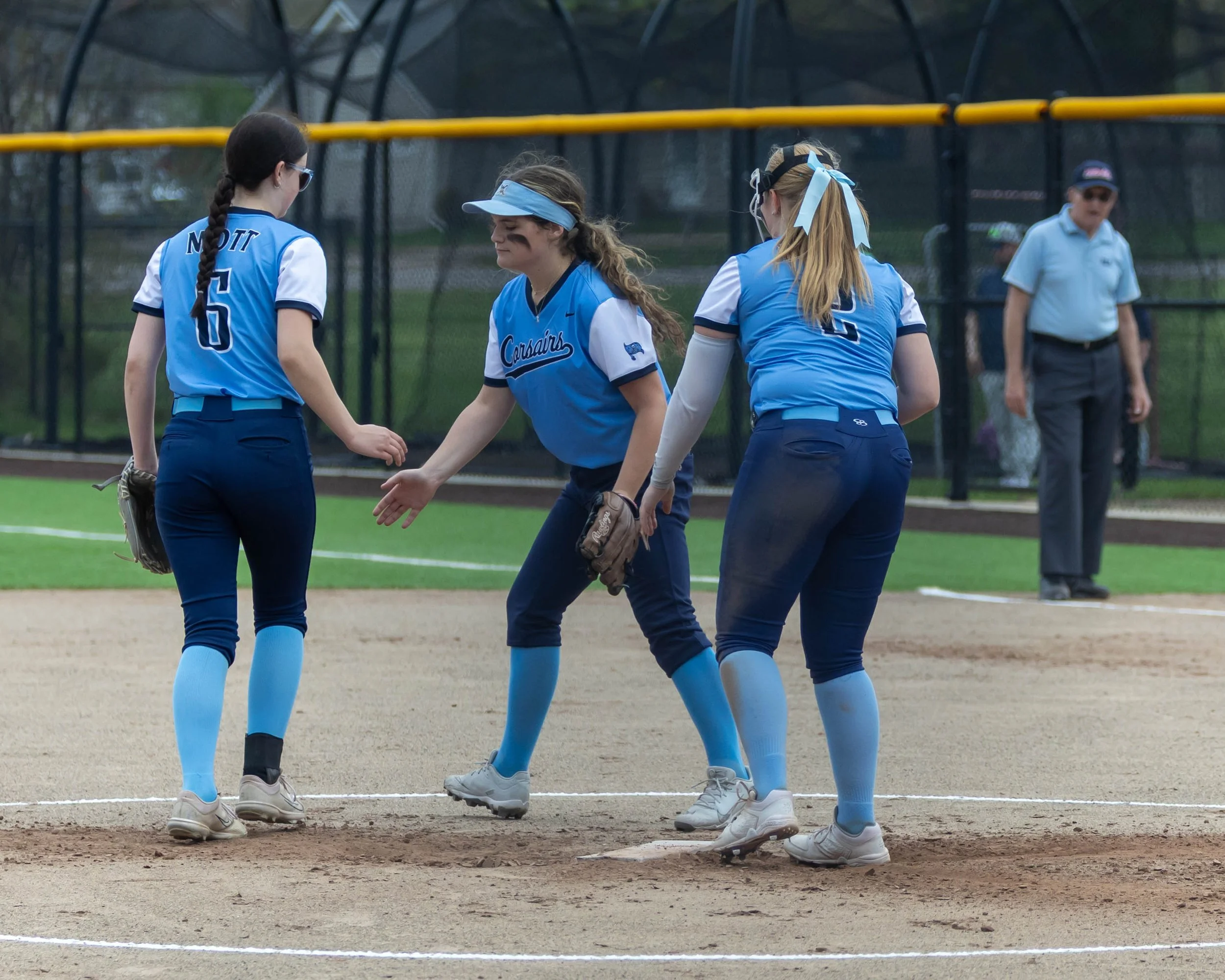 Mott starts the inning with a handshake