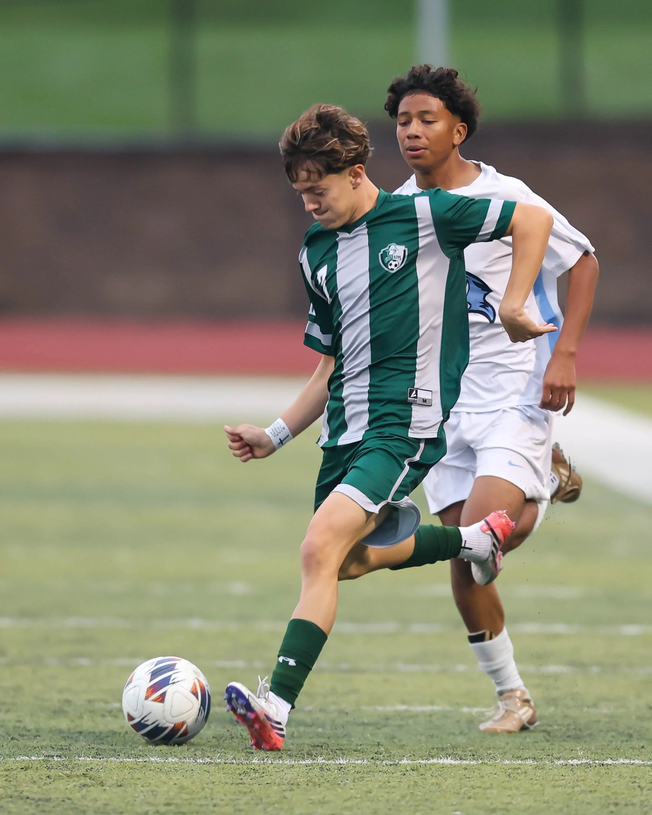 WK #7 passes the ball