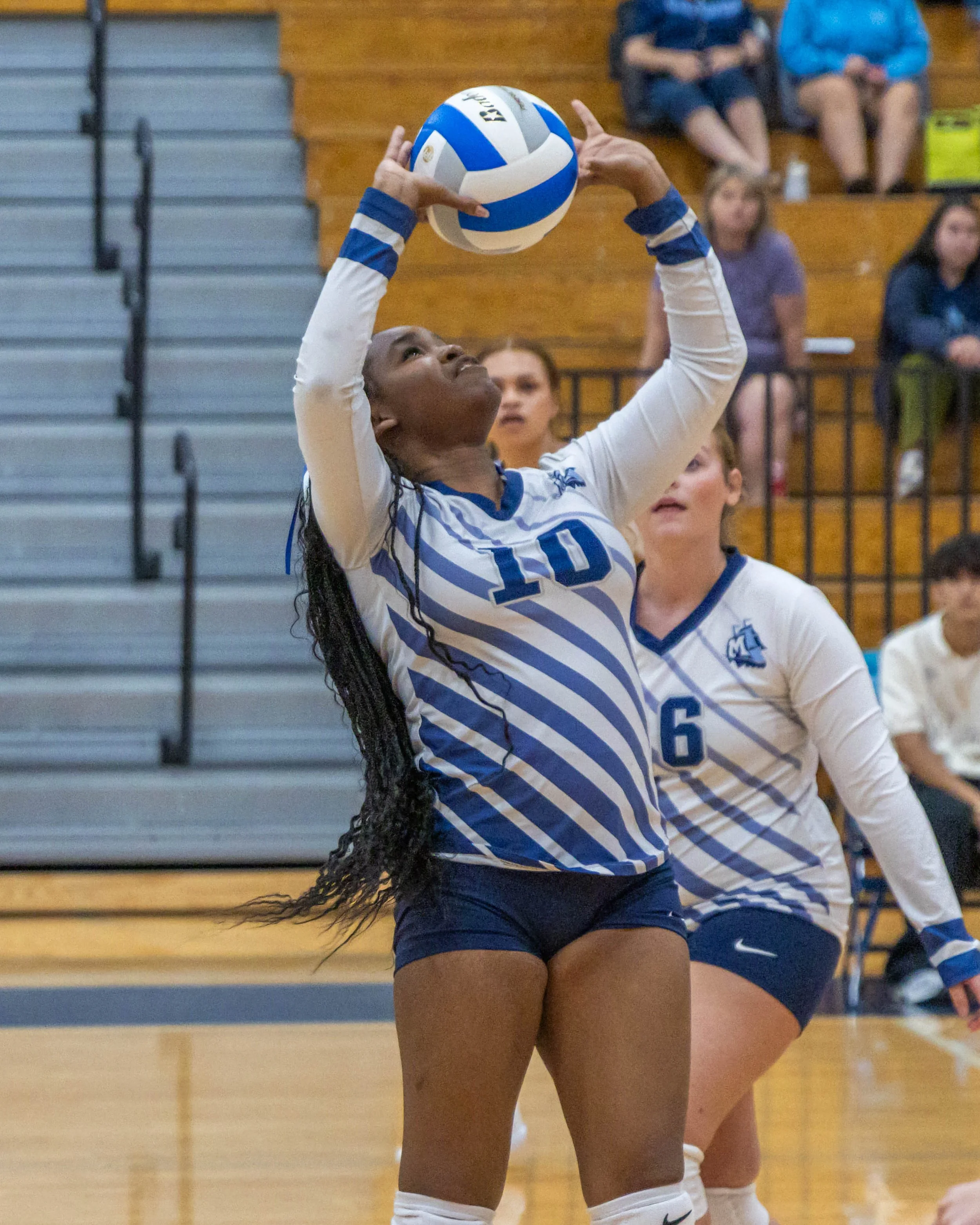 WM #10 sets the ball