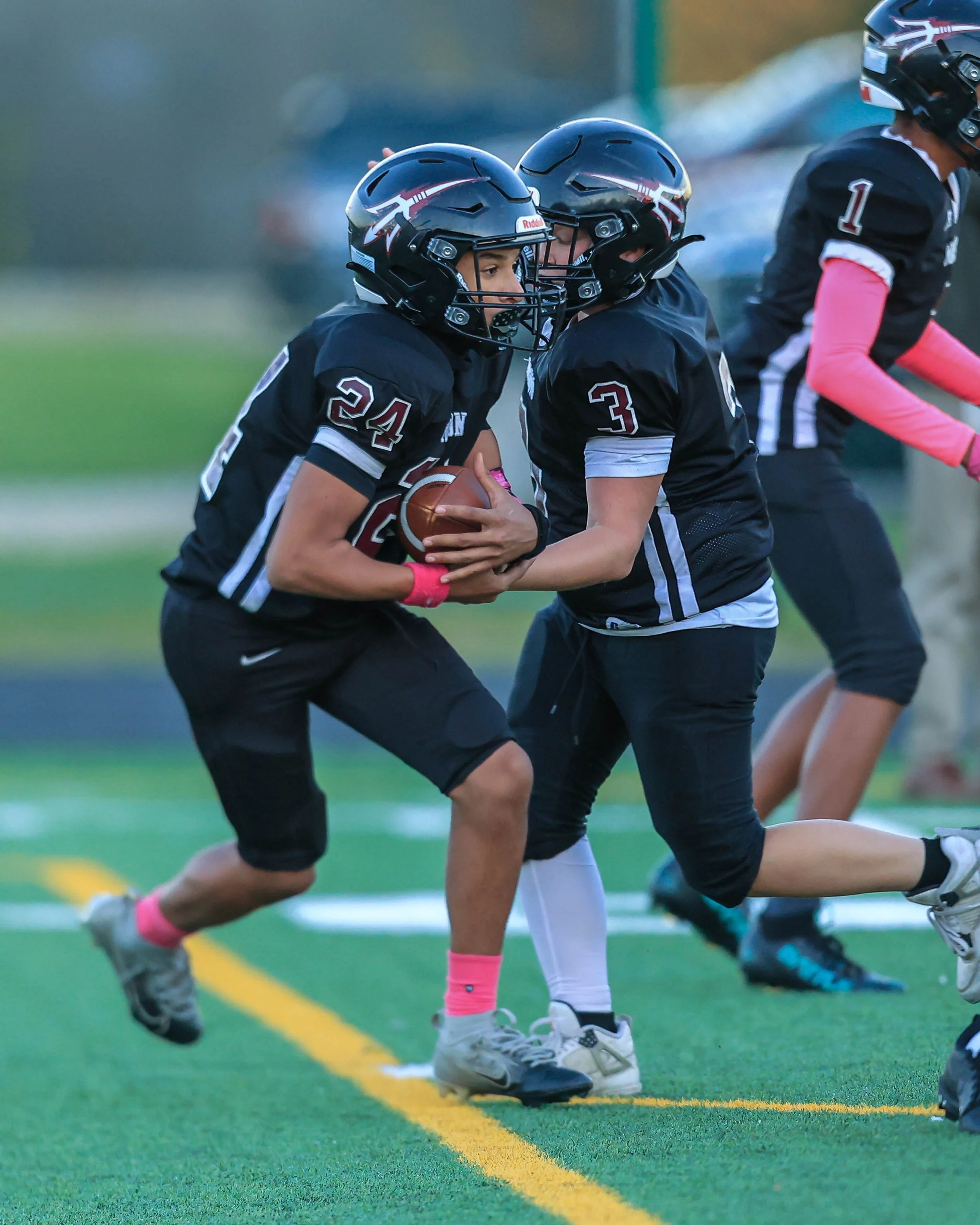 Mason #24 gets the handoff from #3