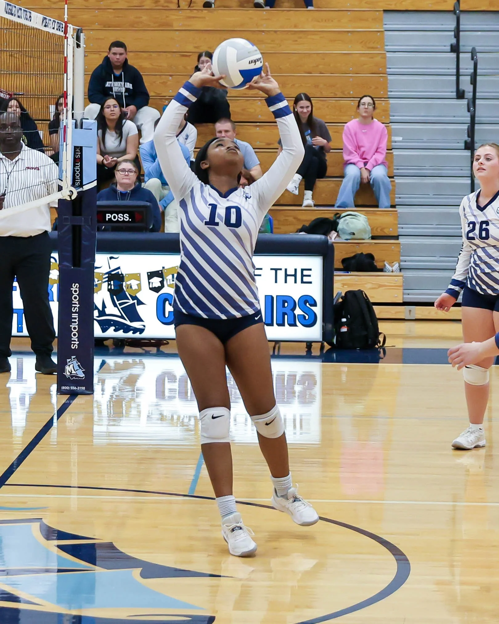 Mott #10 sets the ball
